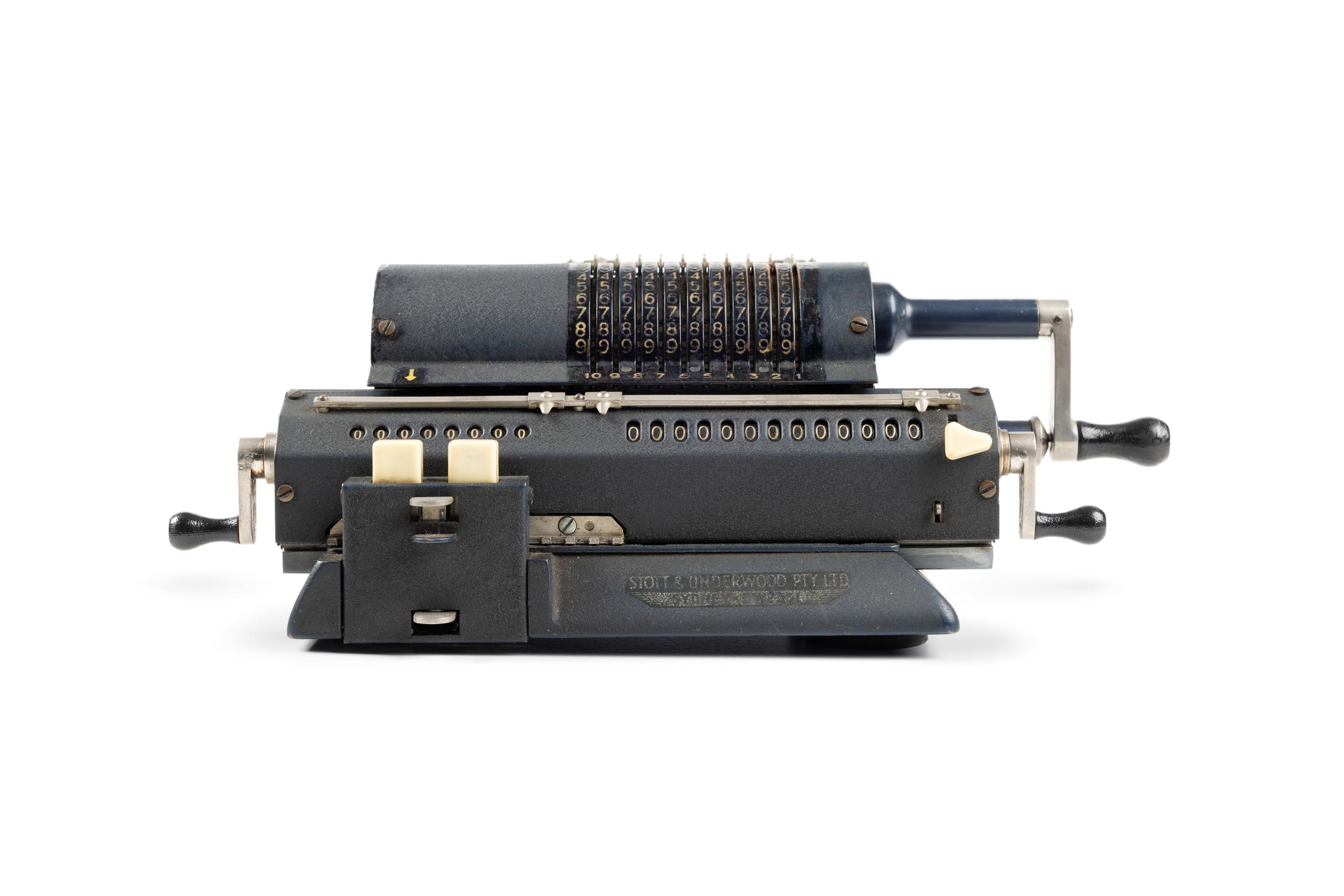 スウェーデン製　ヴィンテージ　機械式計算機　Original Odhner Powerhouse Collection - Original Odhner Pinwheel Calculator, 1948-1954
