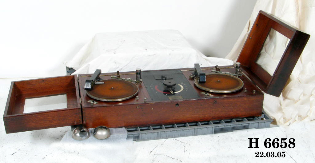 Western Electric twin turntable used in early cinema for rough synchronisation of mood and effect sound to film action, 1928