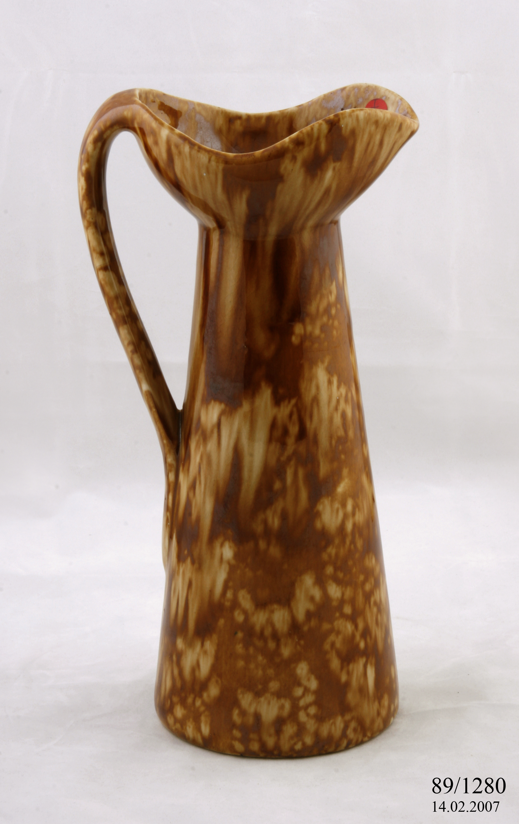 Bendigo Pottery 'Poole Vase'.