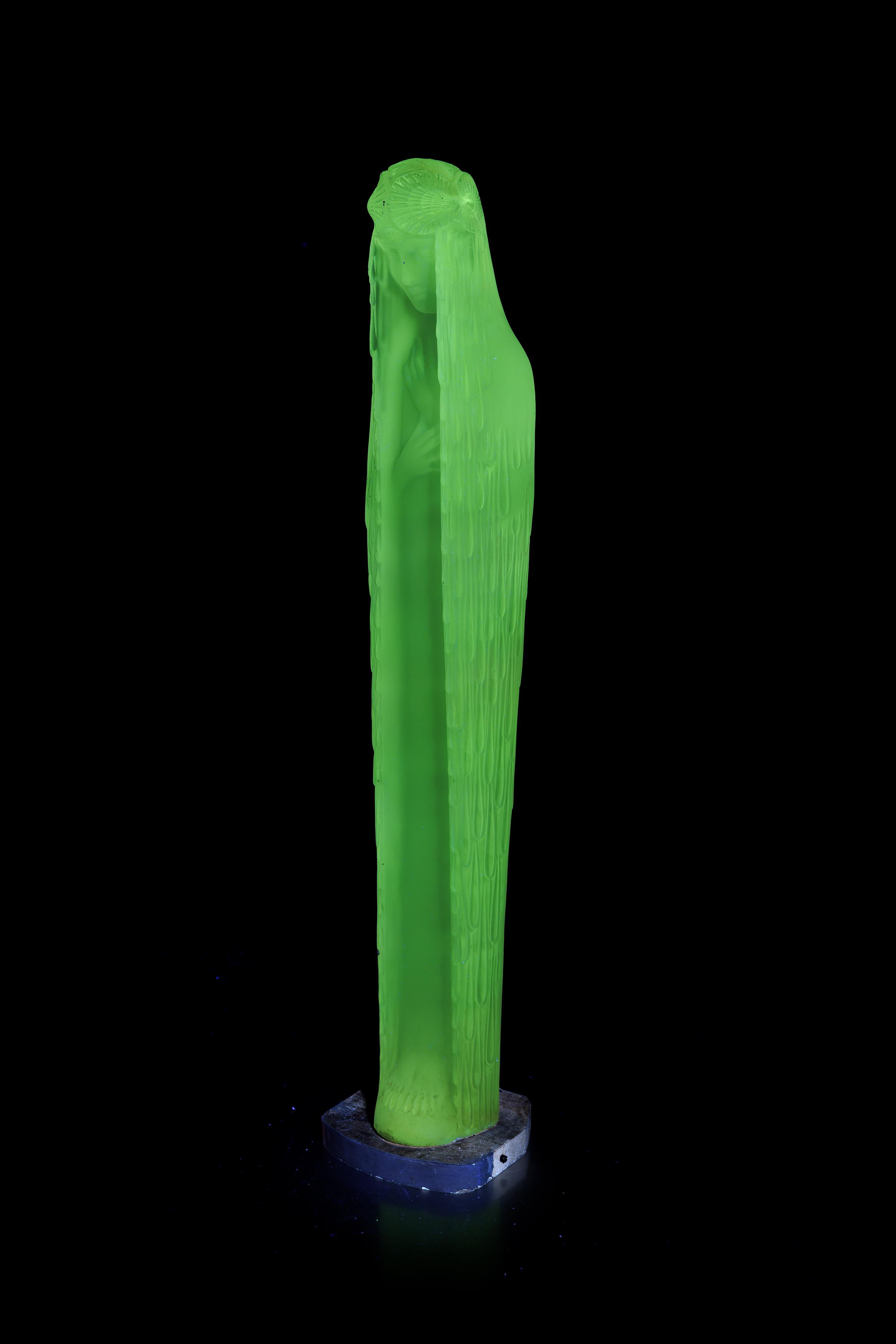 M*1様 LALIQUE 緑色ガラス 恐竜型オブジェ Powerhouse Collection - 'Source de la Fontaine' glass figure by