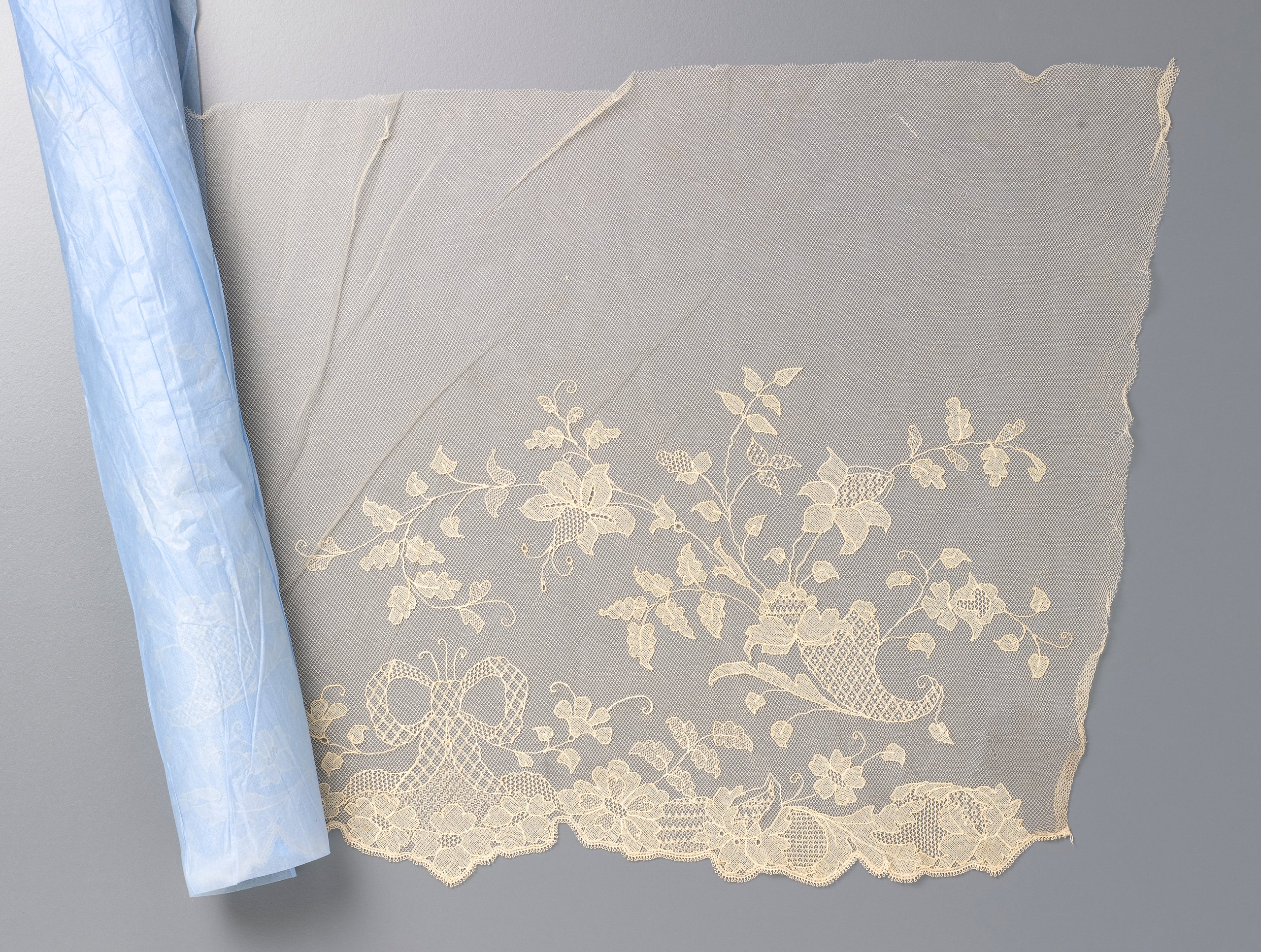 Powerhouse Collection - Limerick lace flounce made by Edith Mary Lester  with linen pattern