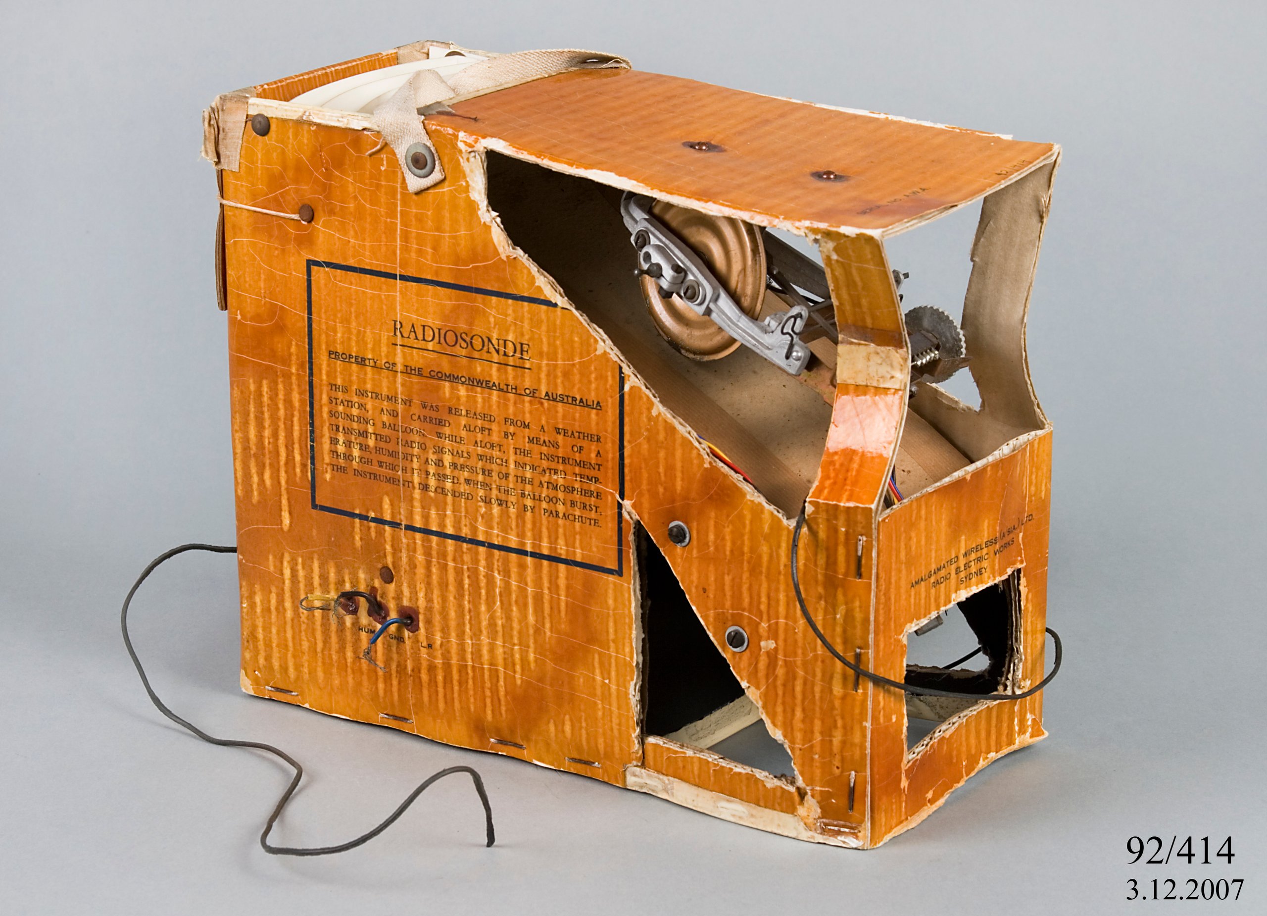 AWA radiosonde atmospheric measuring instrument