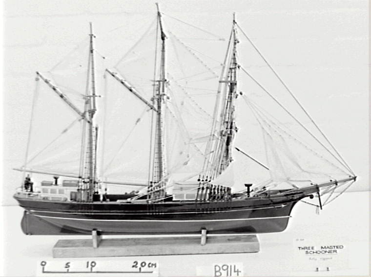 Ship Model 'Goodhope', three-masted barquentine, wood/metal/cloth, maker unknown, England 1925-1935.