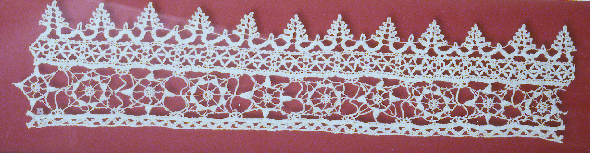 Italian bobbin lace border