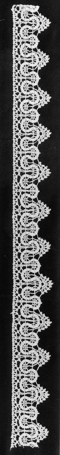 Bobbin lace border