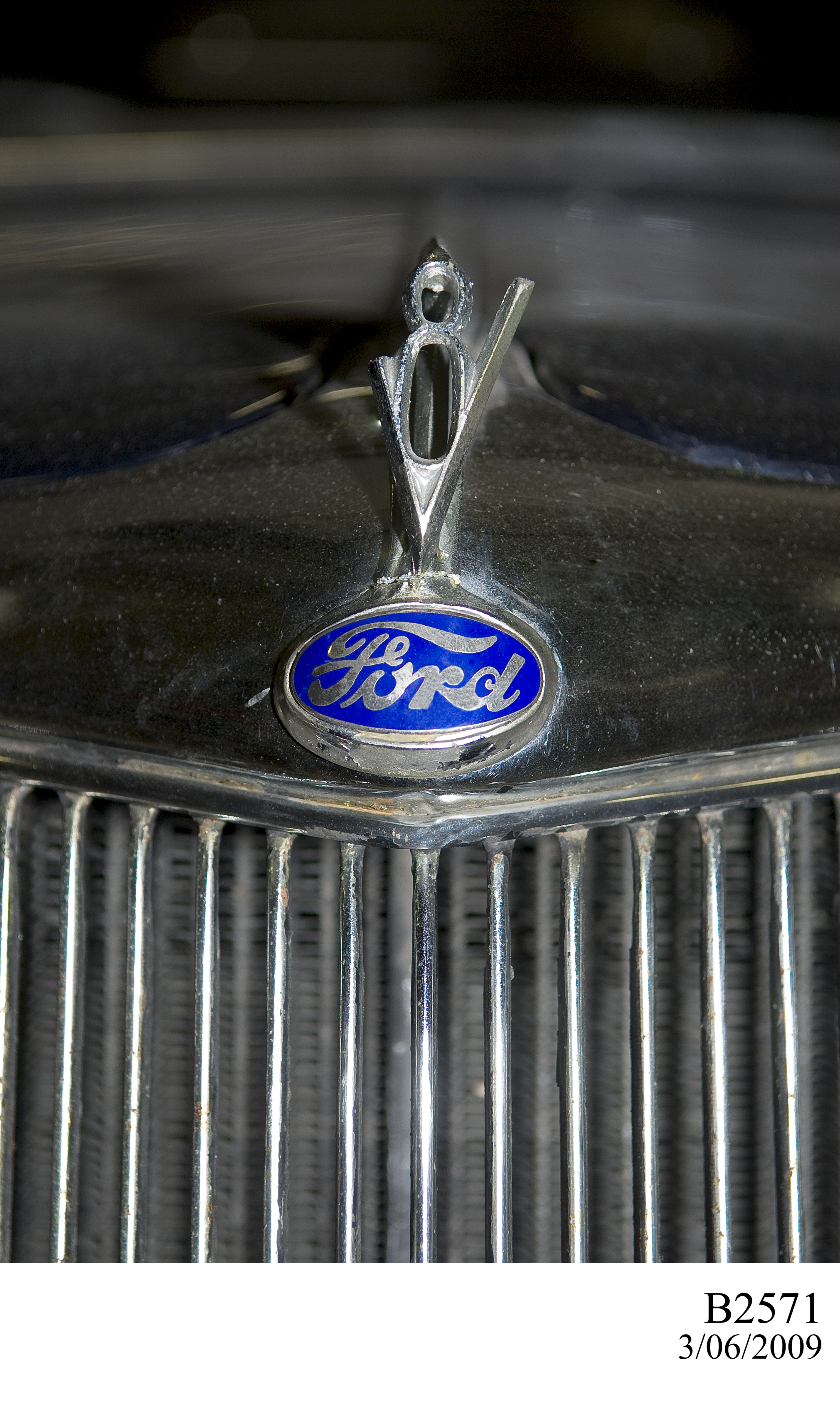 1935 Ford V8 De Luxe model 48 sedan