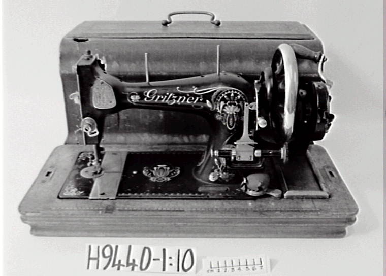 Glitzner hand operated sewing machine