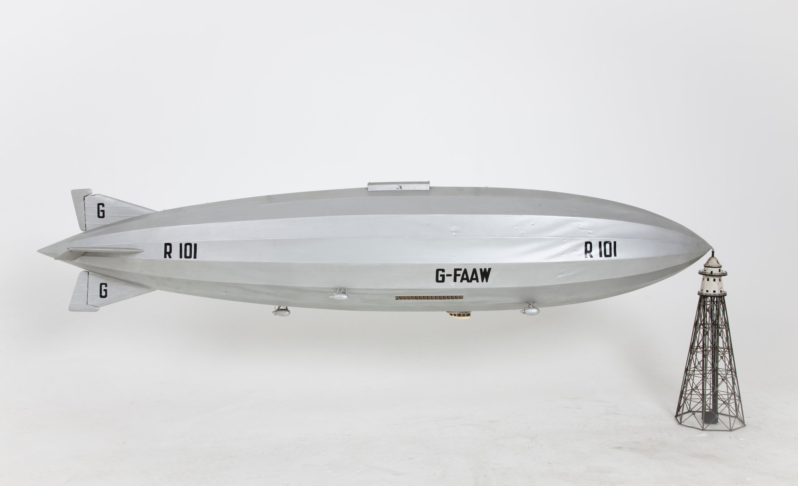 Model of 1929 British airship R101 G-FAAW