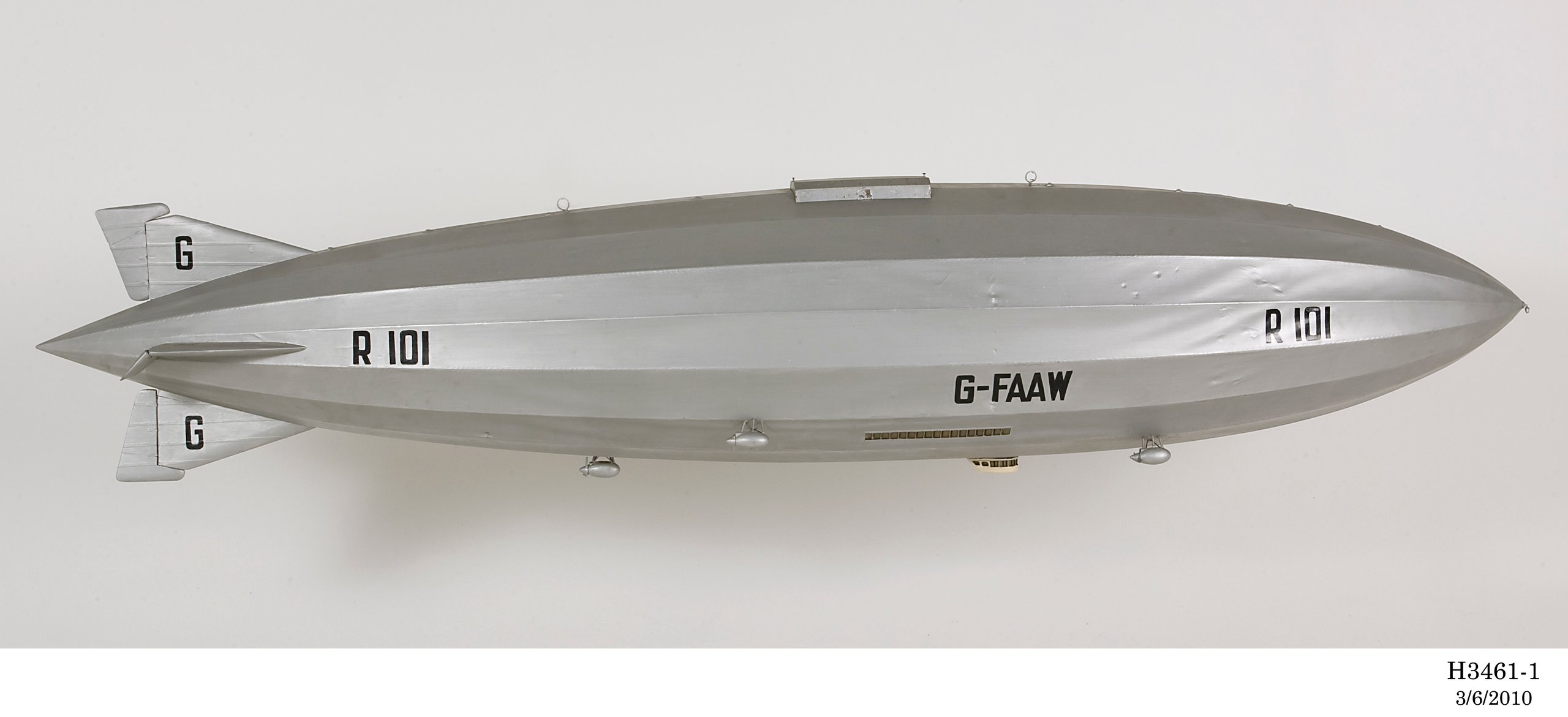 Model of 1929 British airship R101 G-FAAW