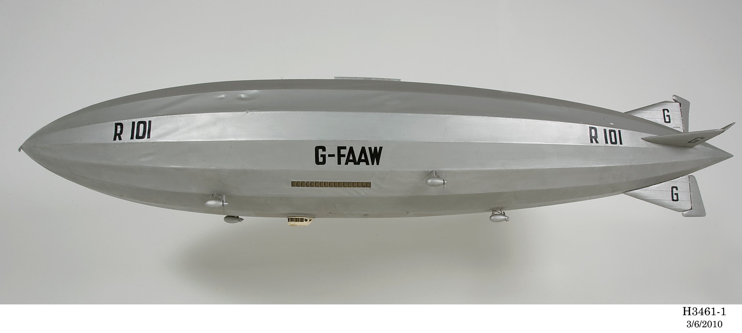 Model of 1929 British airship R101 G-FAAW