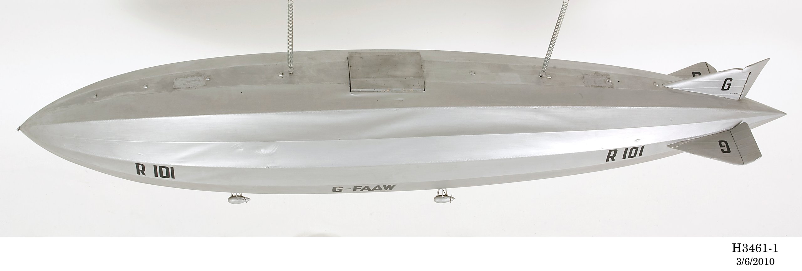 Model of 1929 British airship R101 G-FAAW