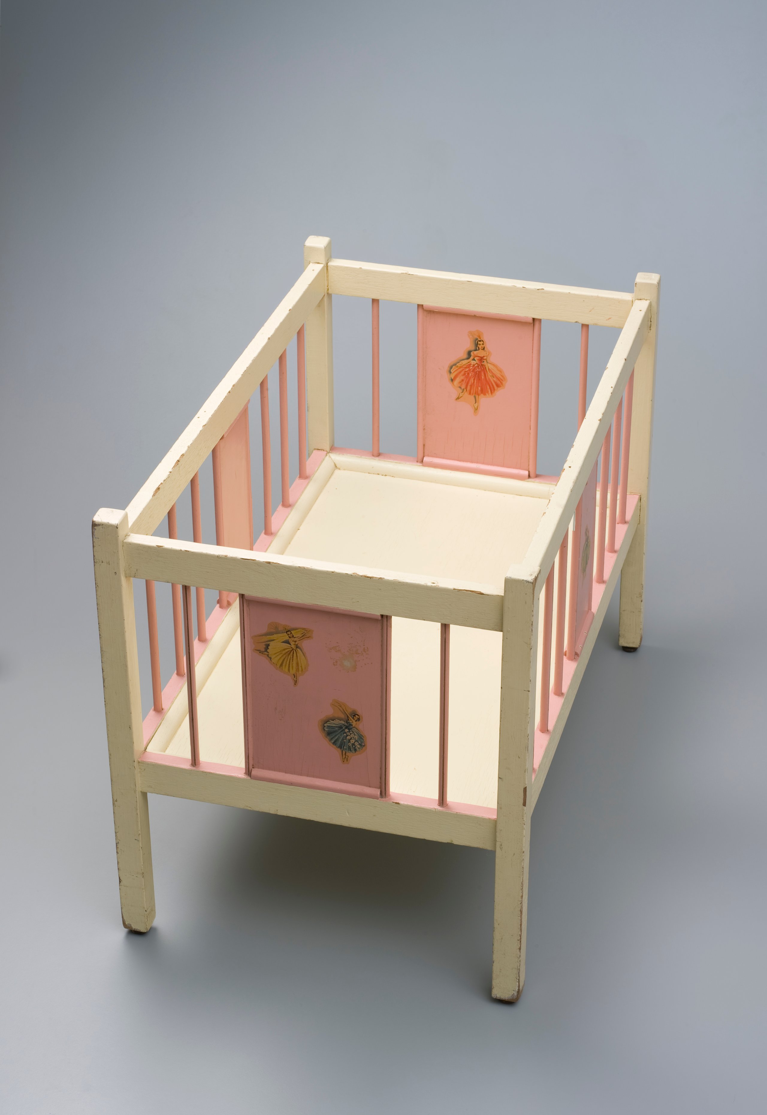 Dolls cot outlet bed