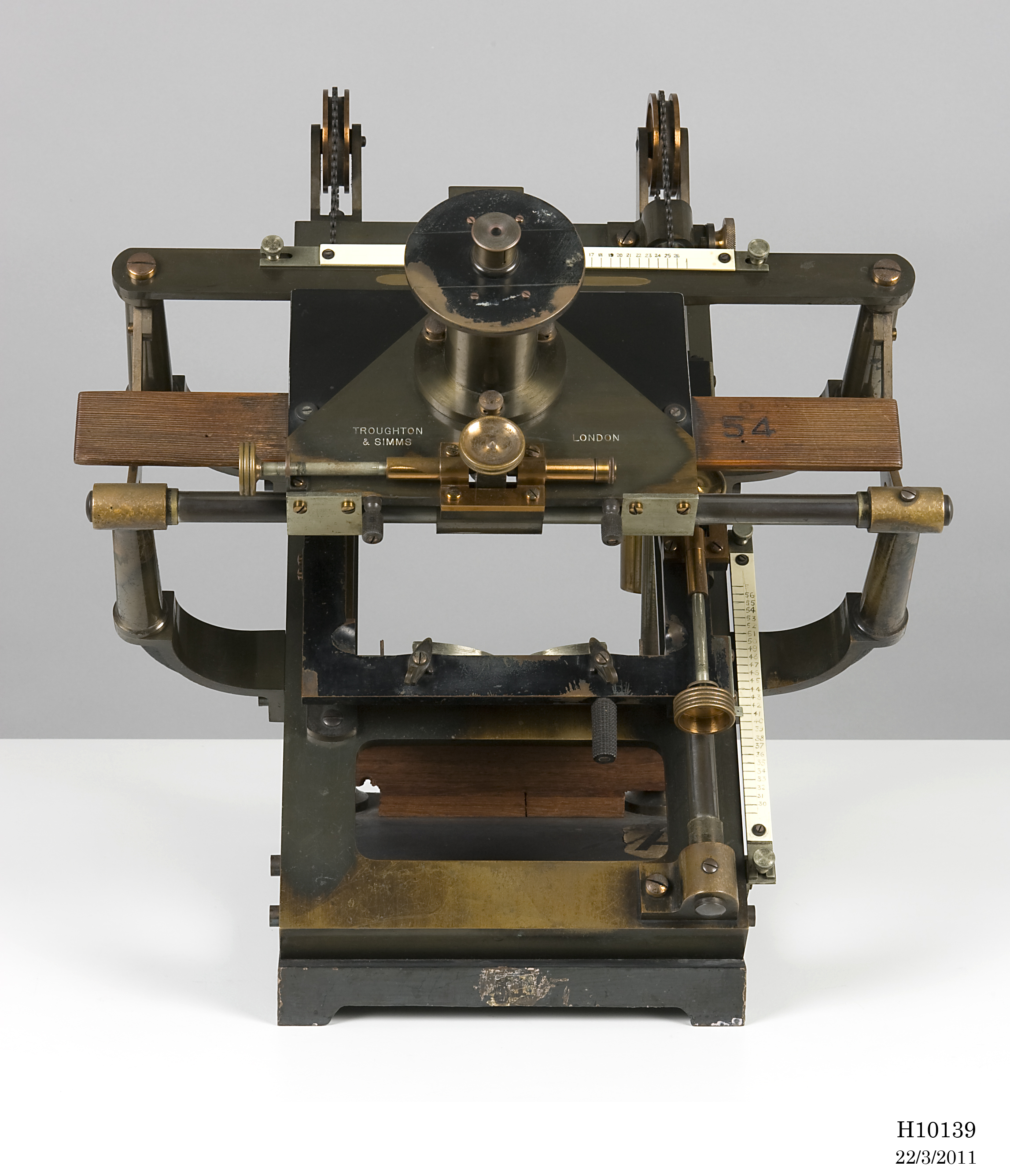 Astrographic plate measuring machine by Troughton and Simms