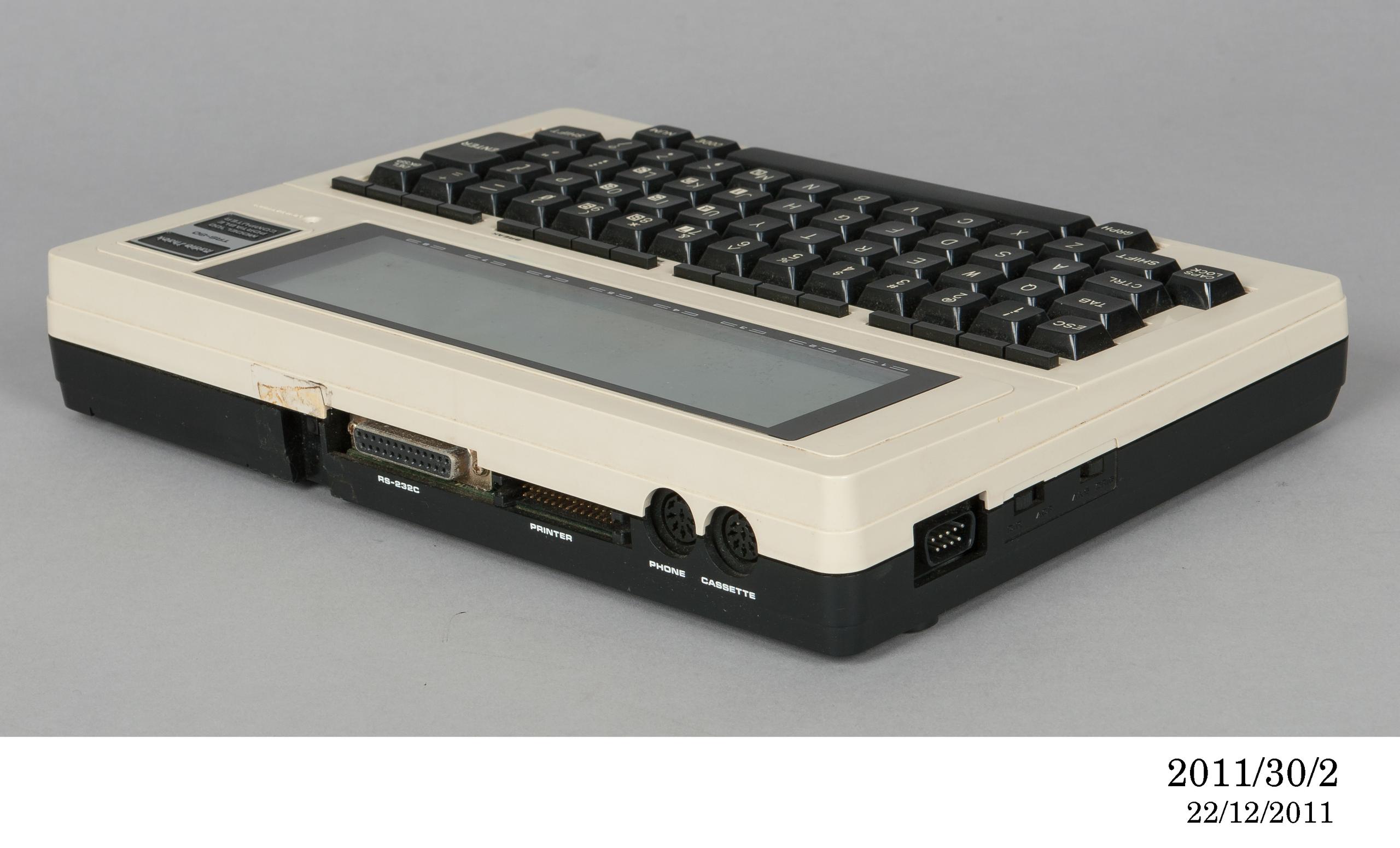 TANDY 100 ポータブルコンピュータ　ジャンク TANDY 100 ポータブルコンピュータ ジャンク 【公式通販】