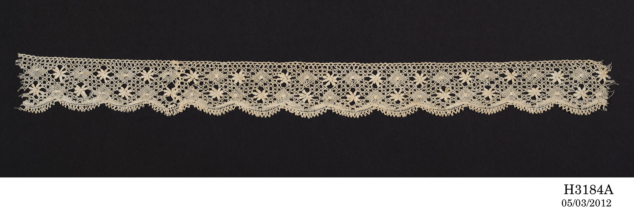 Length of Barment Torchon lace