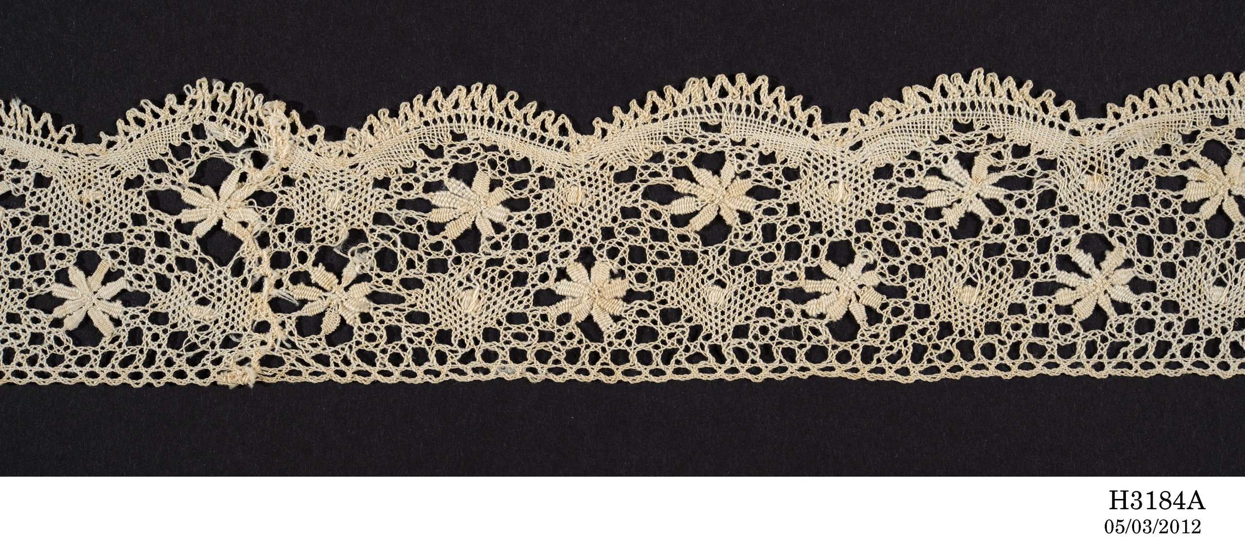 Length of Barment Torchon lace