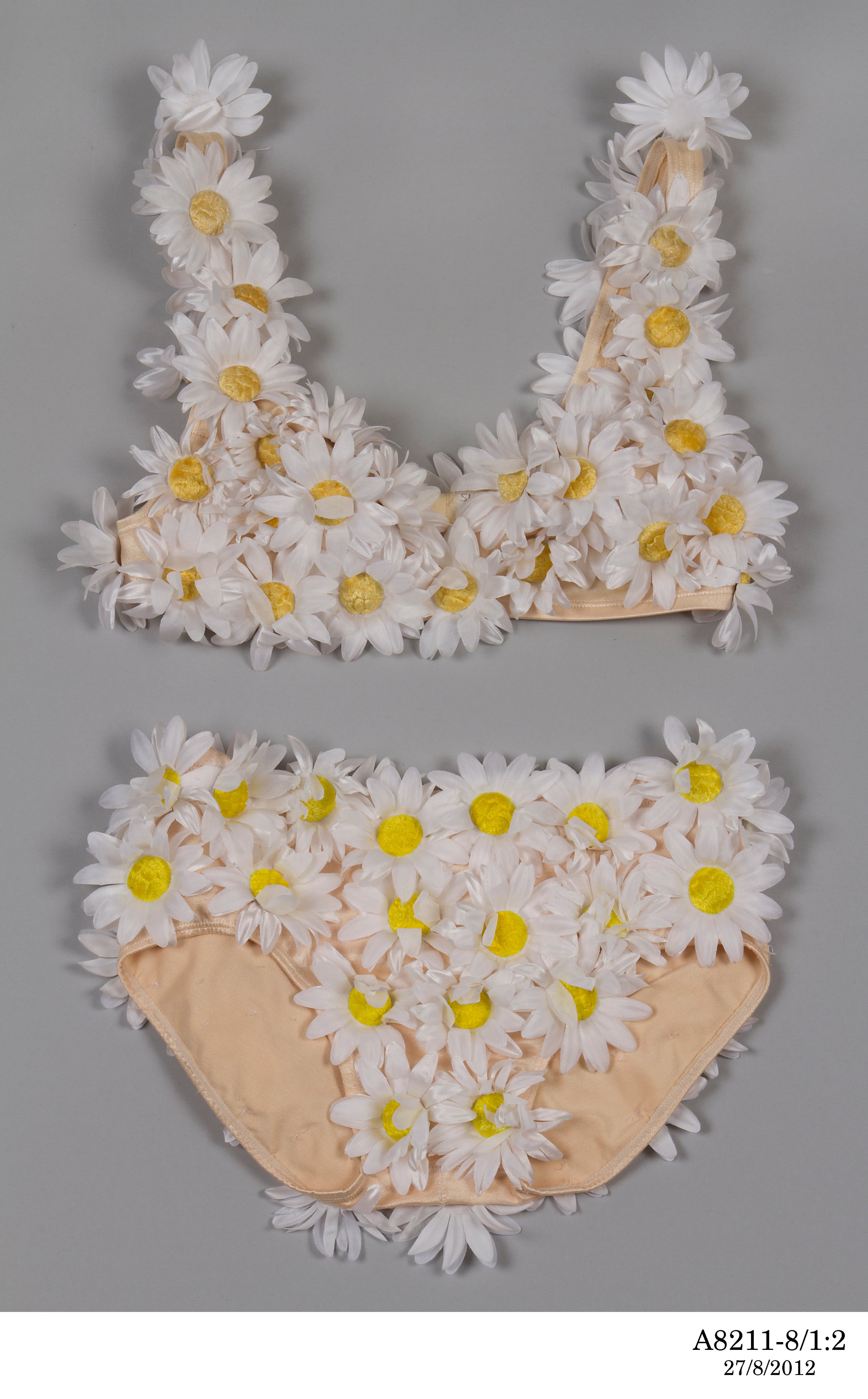 Reference sample daisy bra and underpants set by Berlei