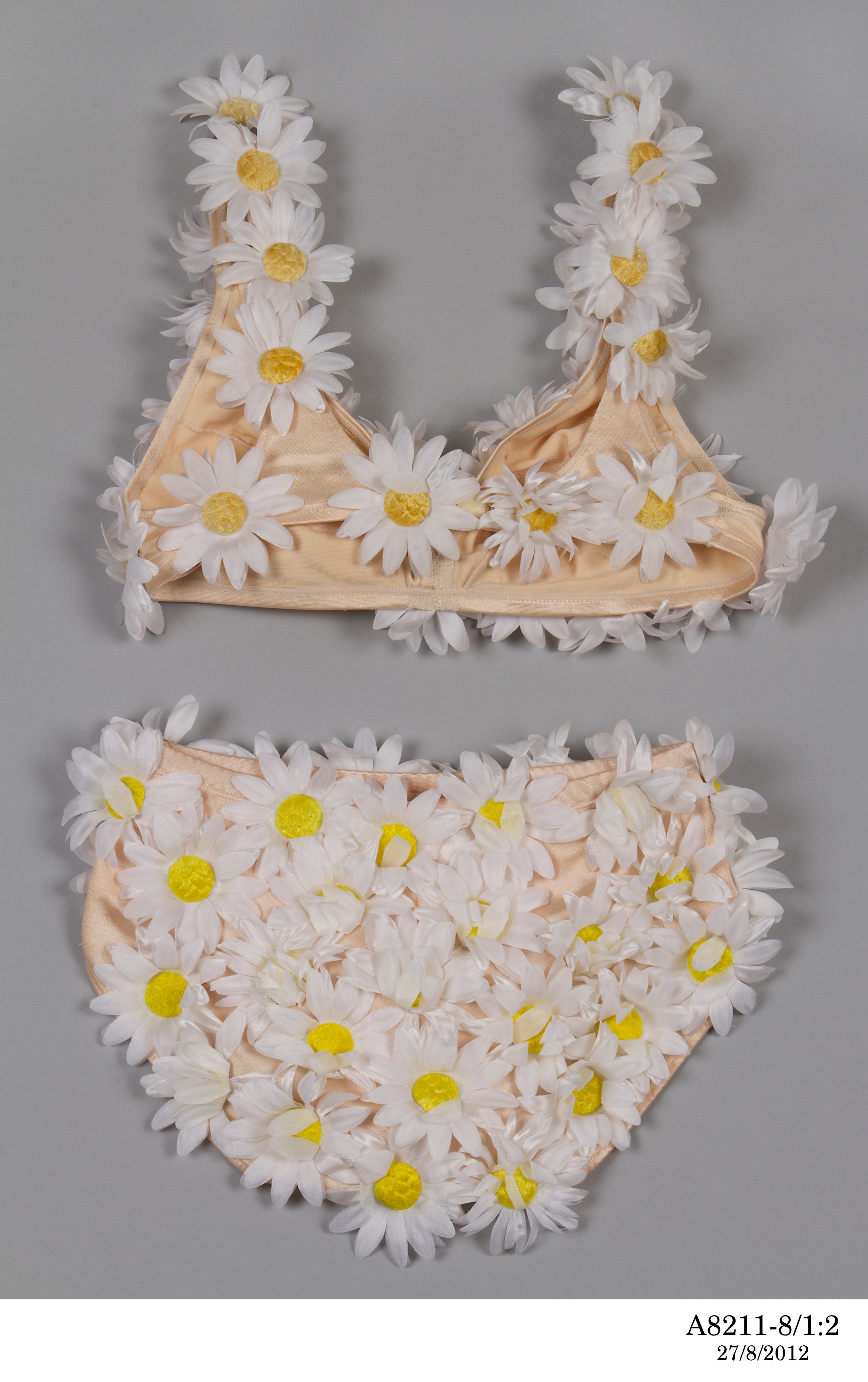 Reference sample daisy bra and underpants set by Berlei