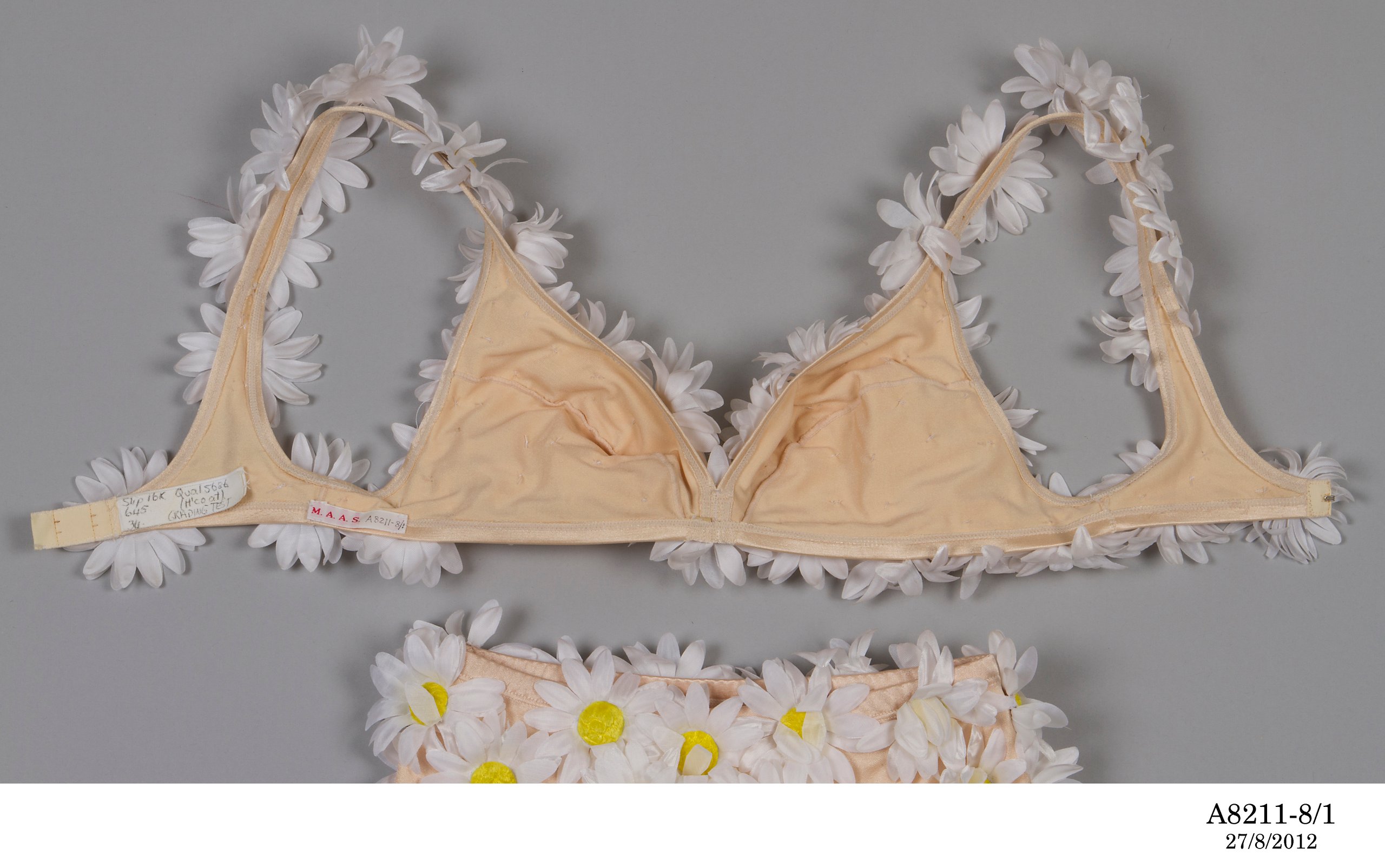 Reference sample daisy bra and underpants set by Berlei