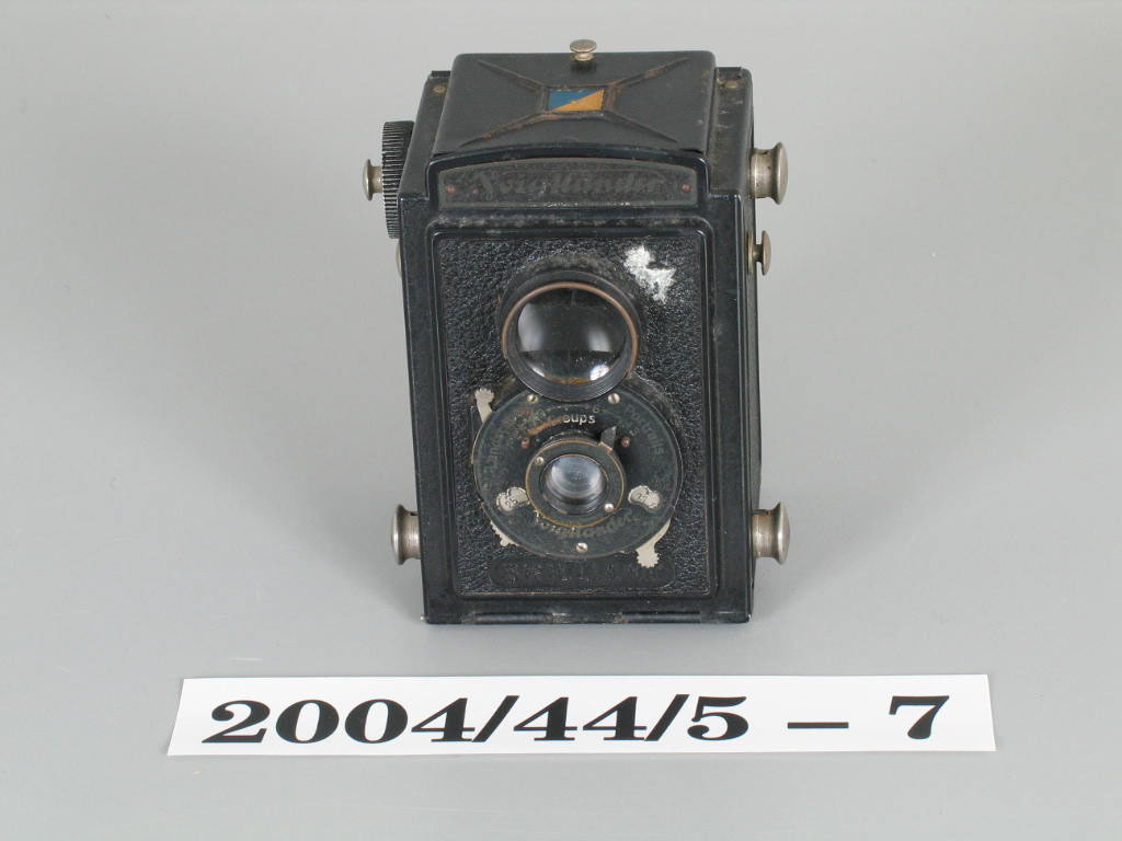 A Brilliant box camera made by Voigtlander