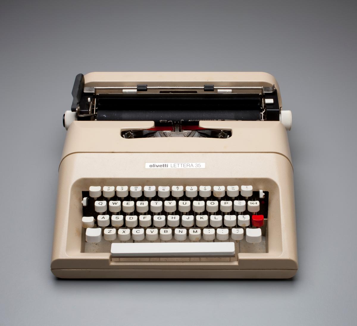olivetti LETTERA 35 タイプライター 本体 Powerhouse Collection - Olivetti 'Lettera 35' portable typewriter