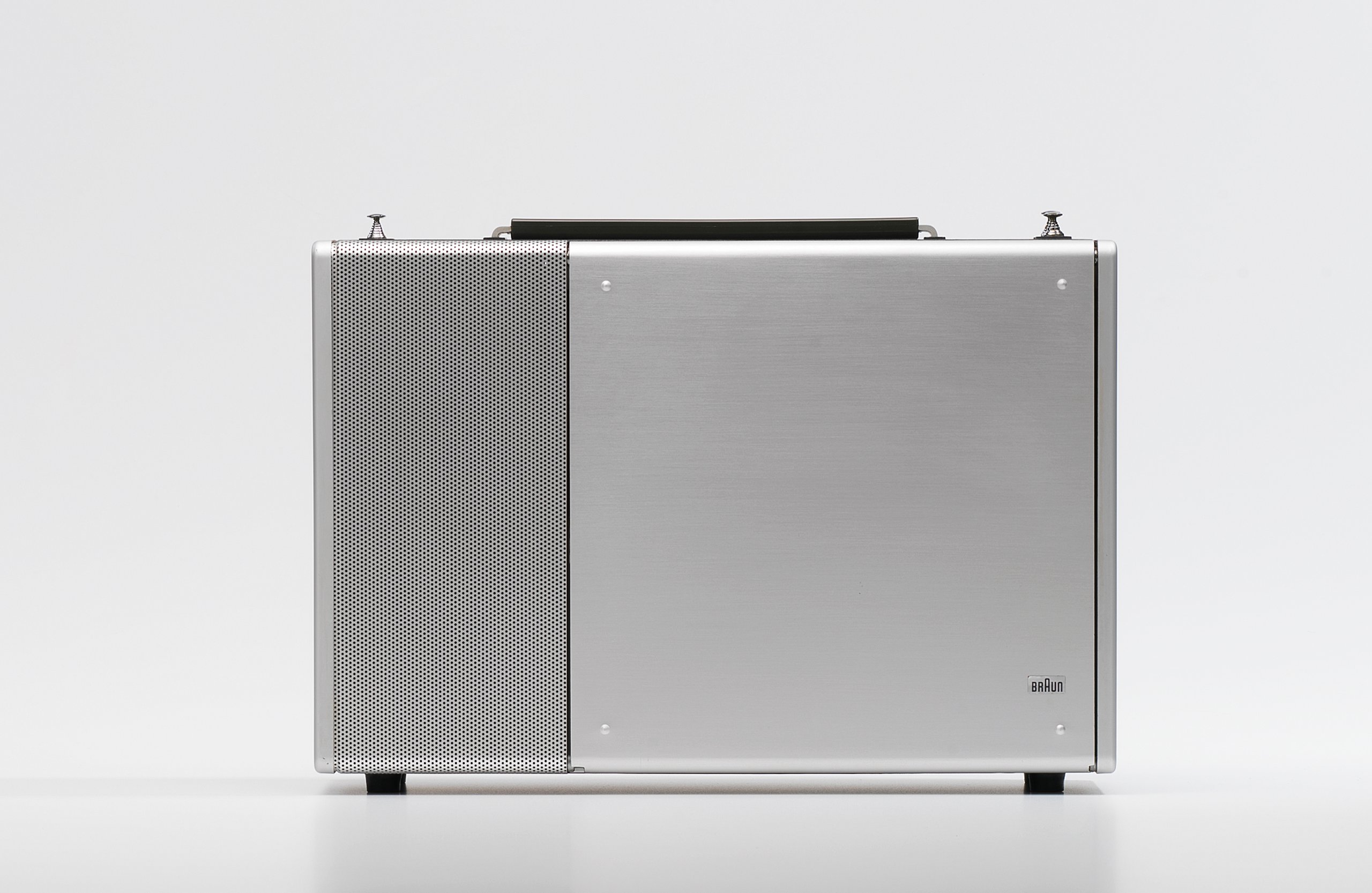 Braun T1000 multi band radio designed by Dieter Rams