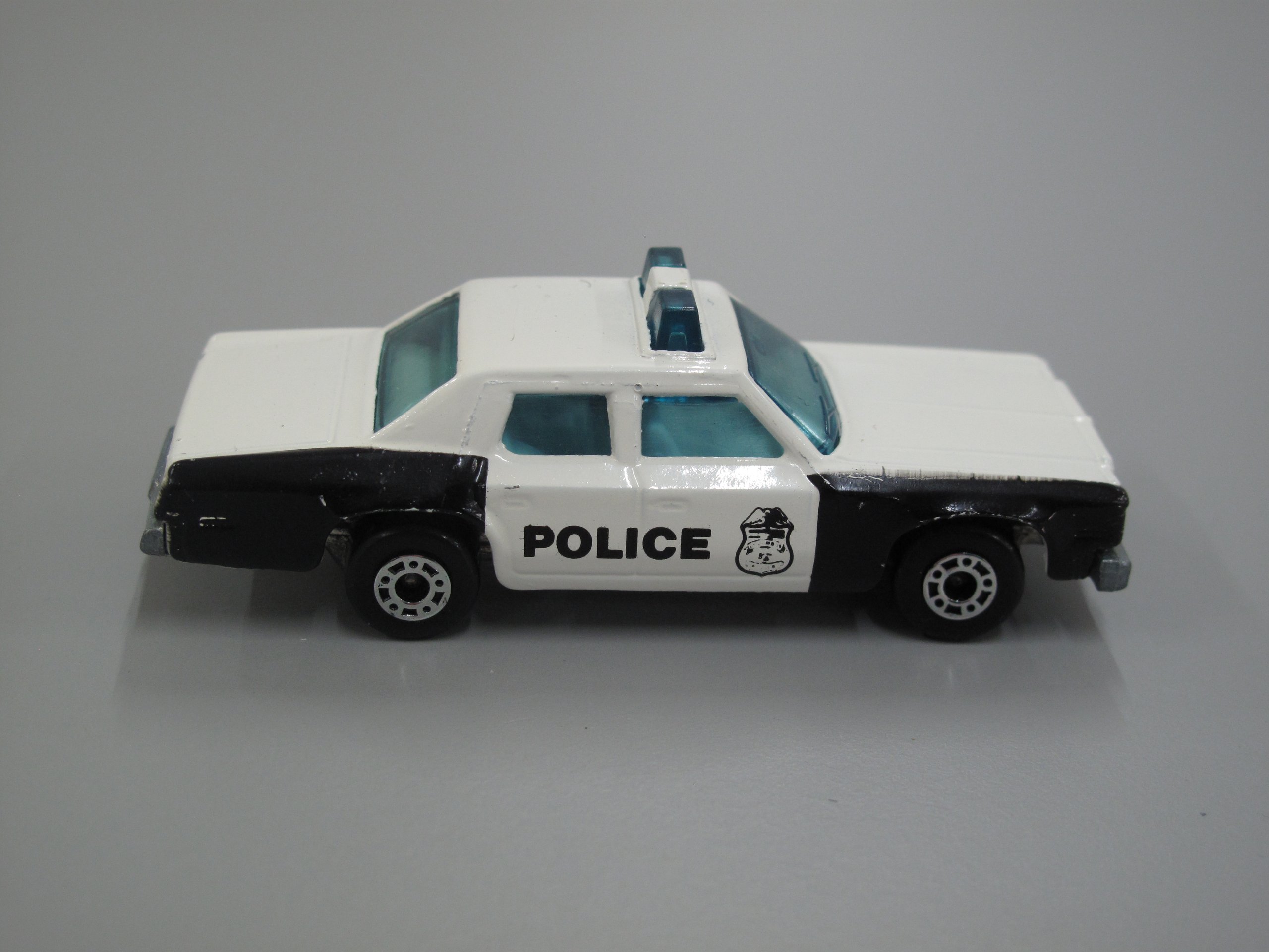 Toy matchbox Plymouth Gran Fury police car made by Lesney