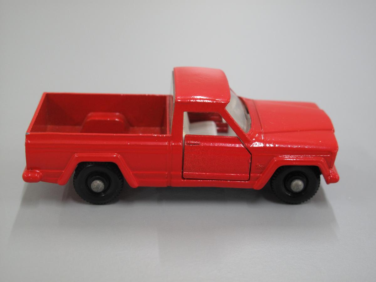Powerhouse Collection - Toy Matchbox No 71 Jeep Gladiator ute