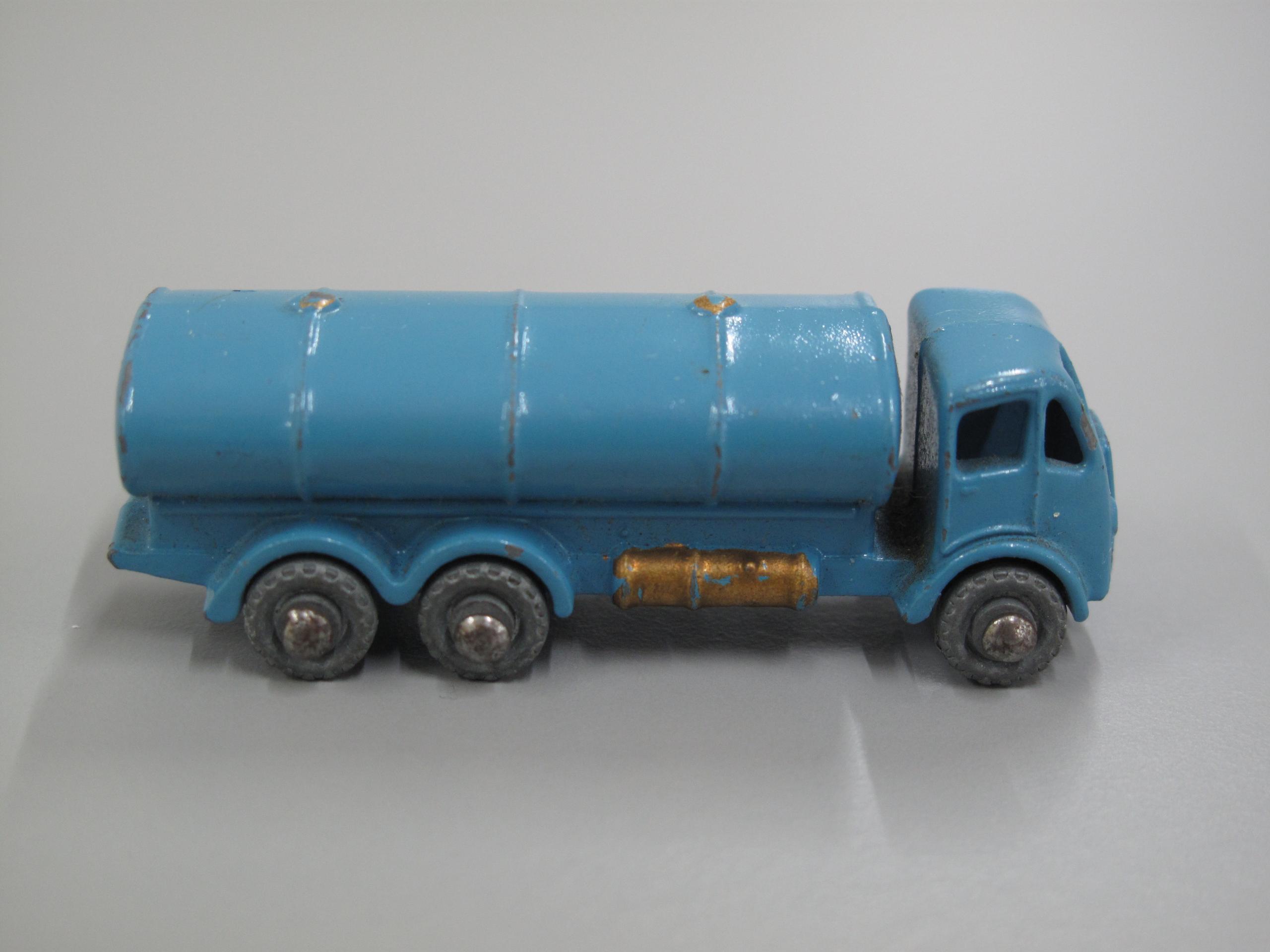 ミニカー MATCHBOX No.11 a ERF Petrol Tanker Powerhouse Collection - Toy matchbox ERF petrol tanker truck made