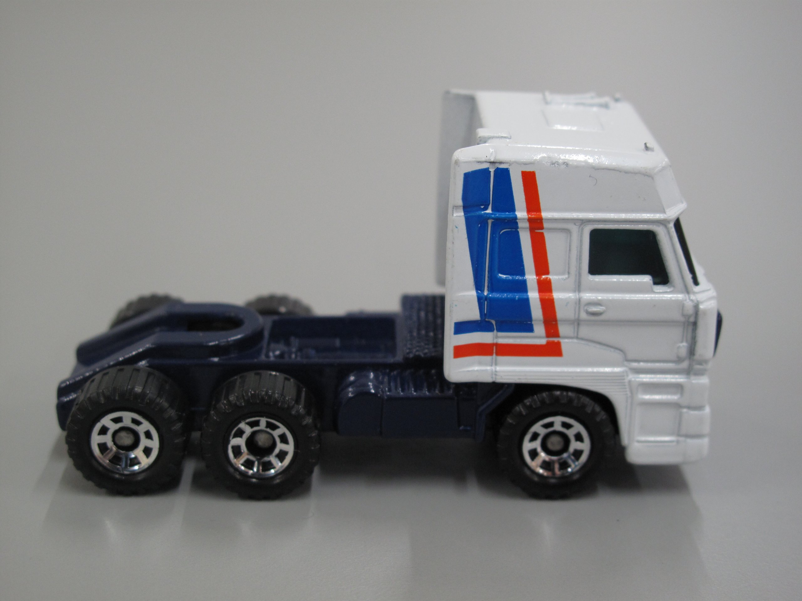 Matchbox DAF Space Cab 3300 toy prime mover