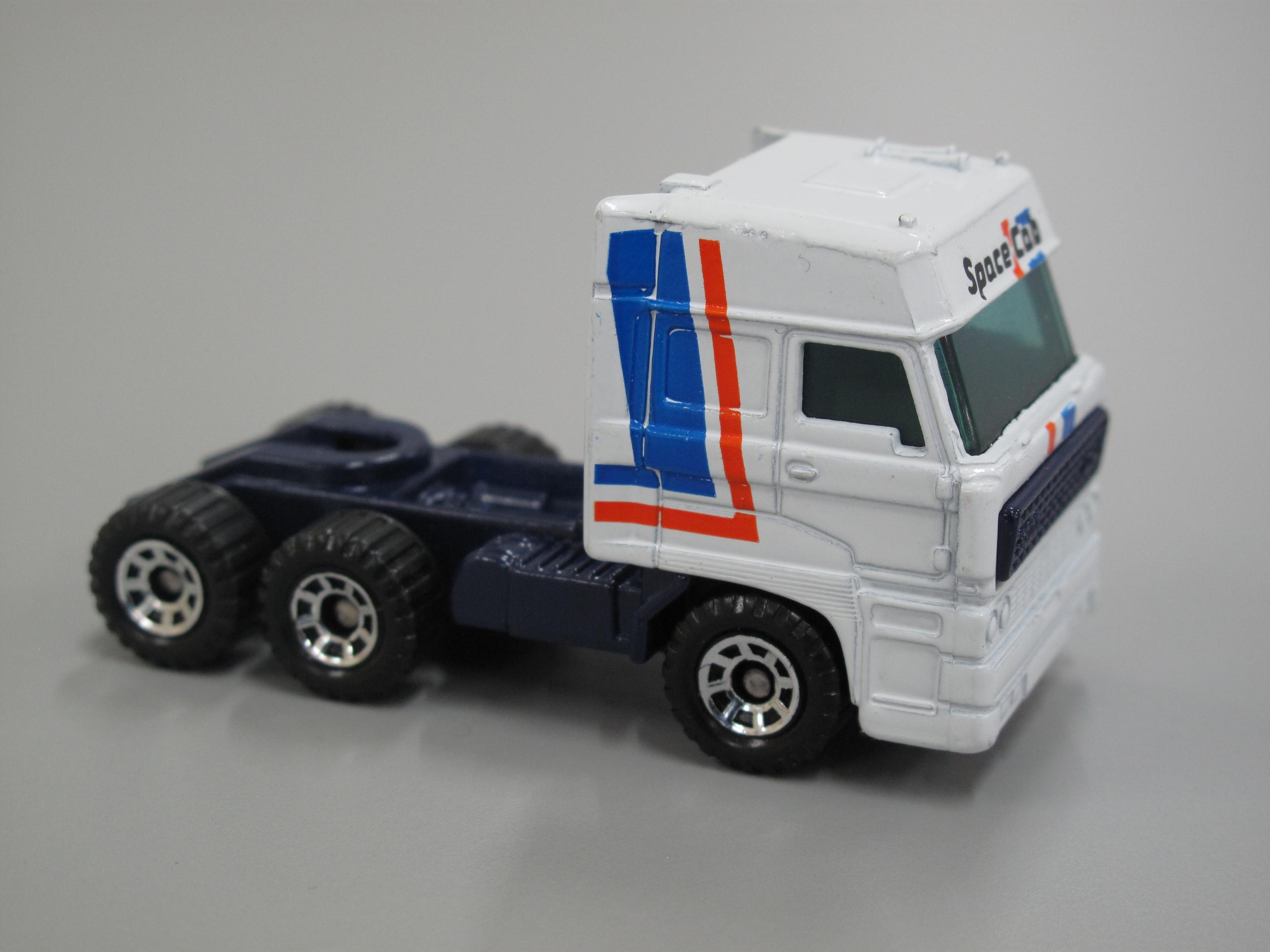 Matchbox DAF Space Cab 3300 toy prime mover