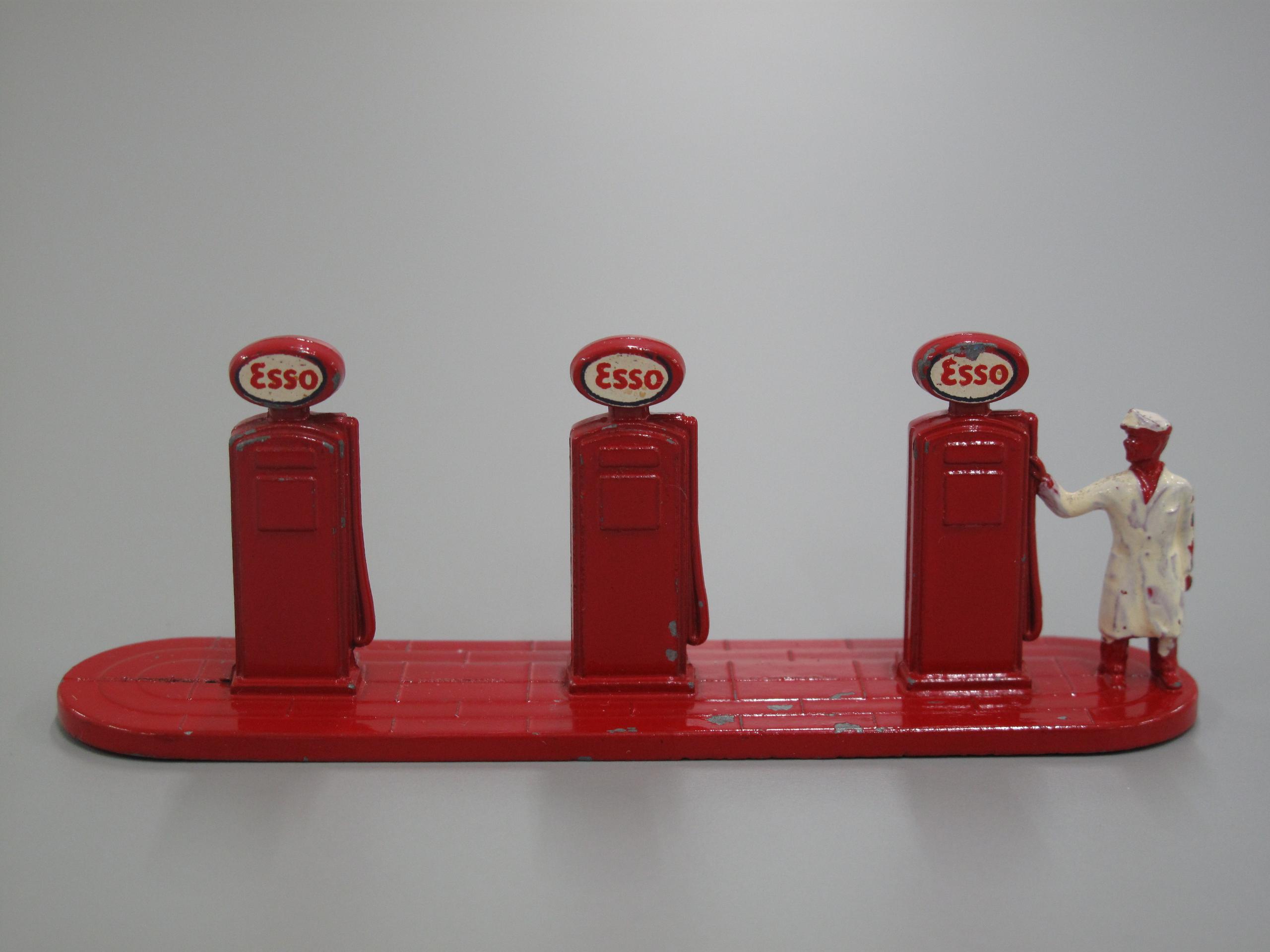 Powerhouse Collection - Toy Matchbox petrol bowsers with attendant