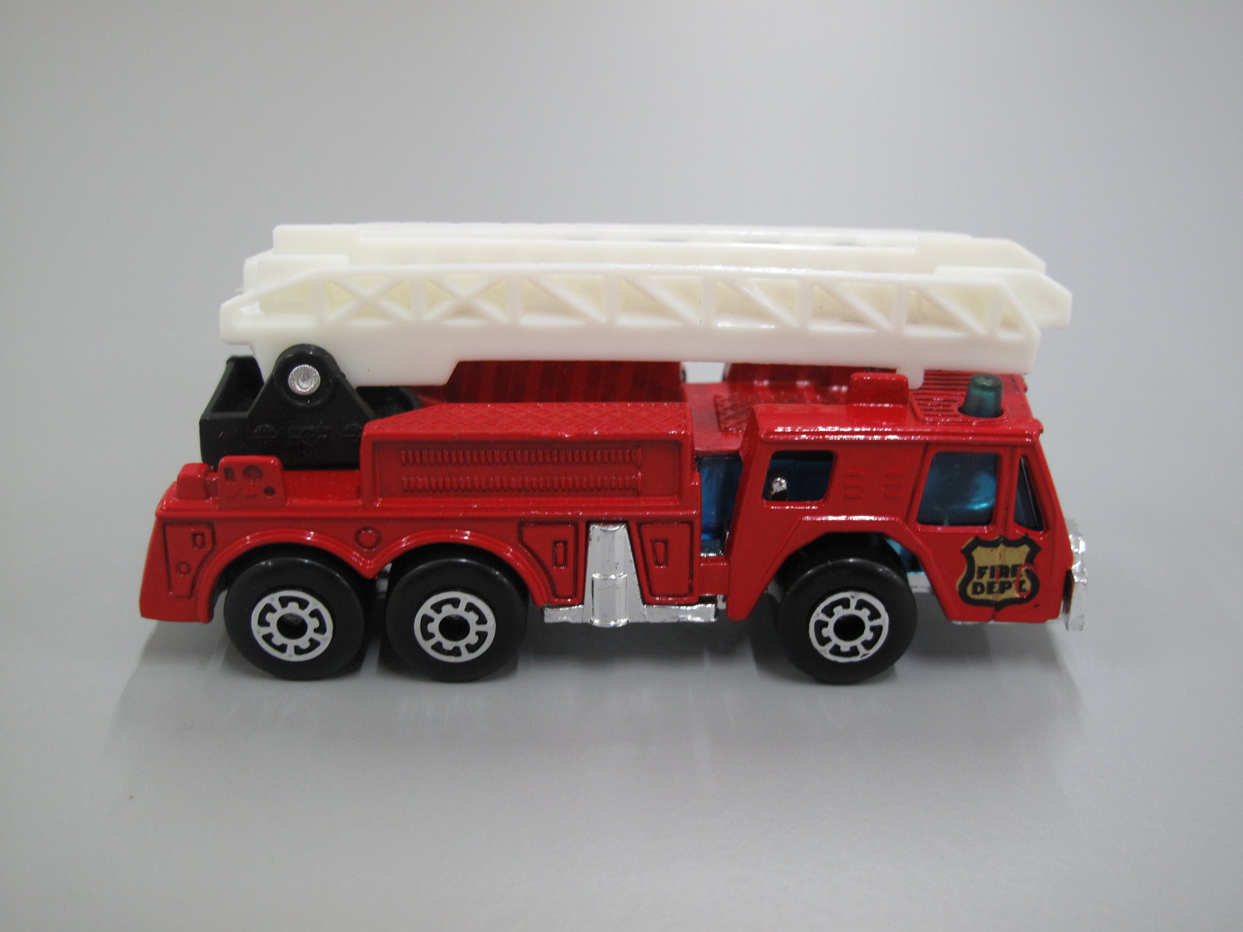 Matchbox fire engine 'Fire Dept'