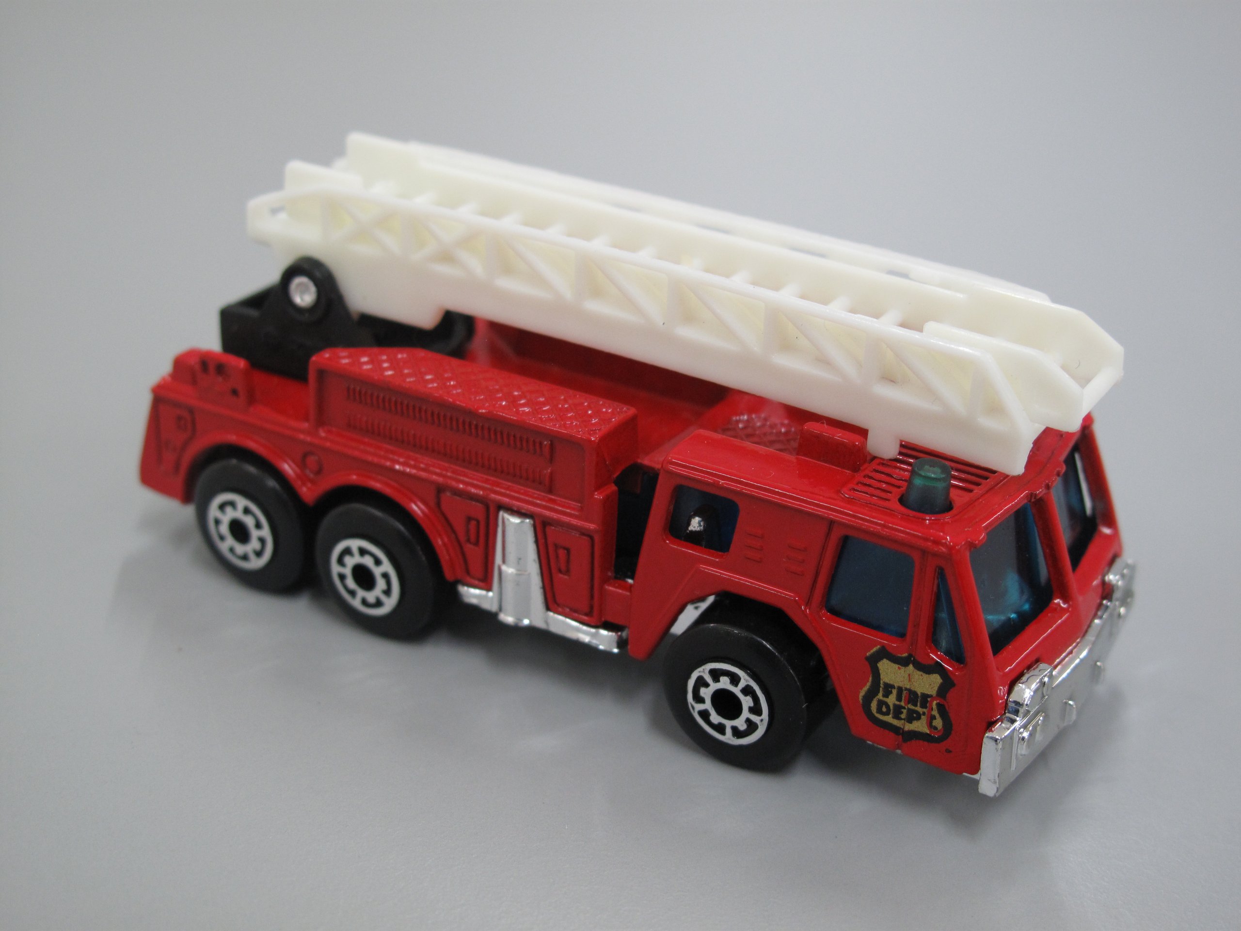 Matchbox fire engine 'Fire Dept'