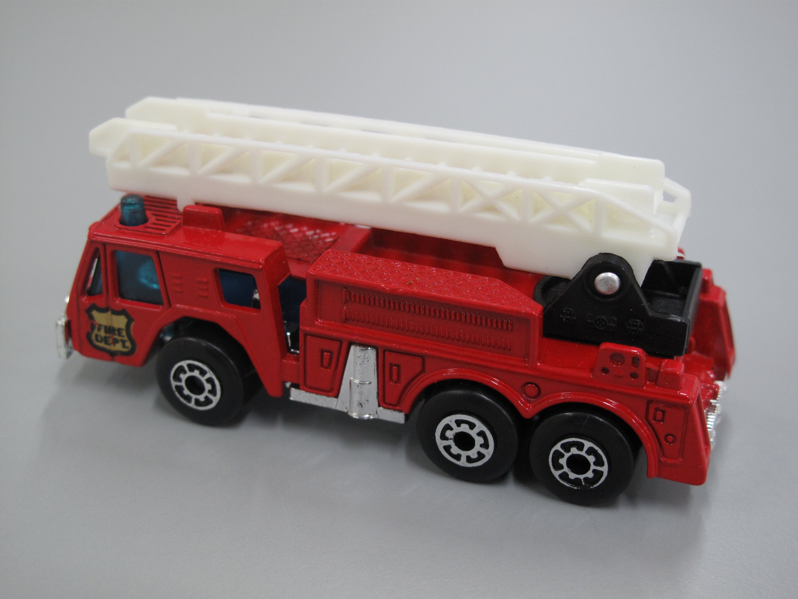 Matchbox fire engine 'Fire Dept'