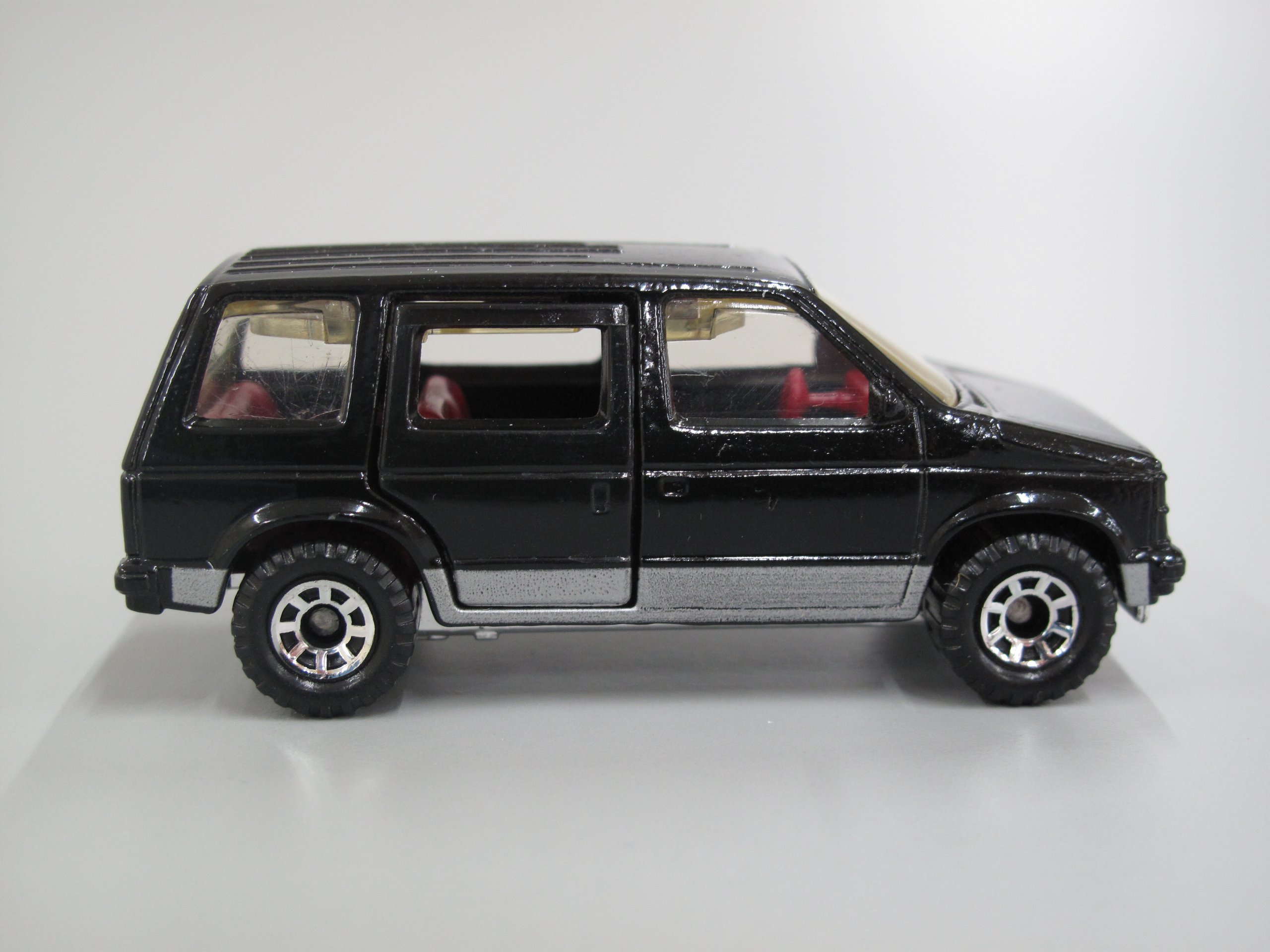 Matchbox 1984 store dodge caravan