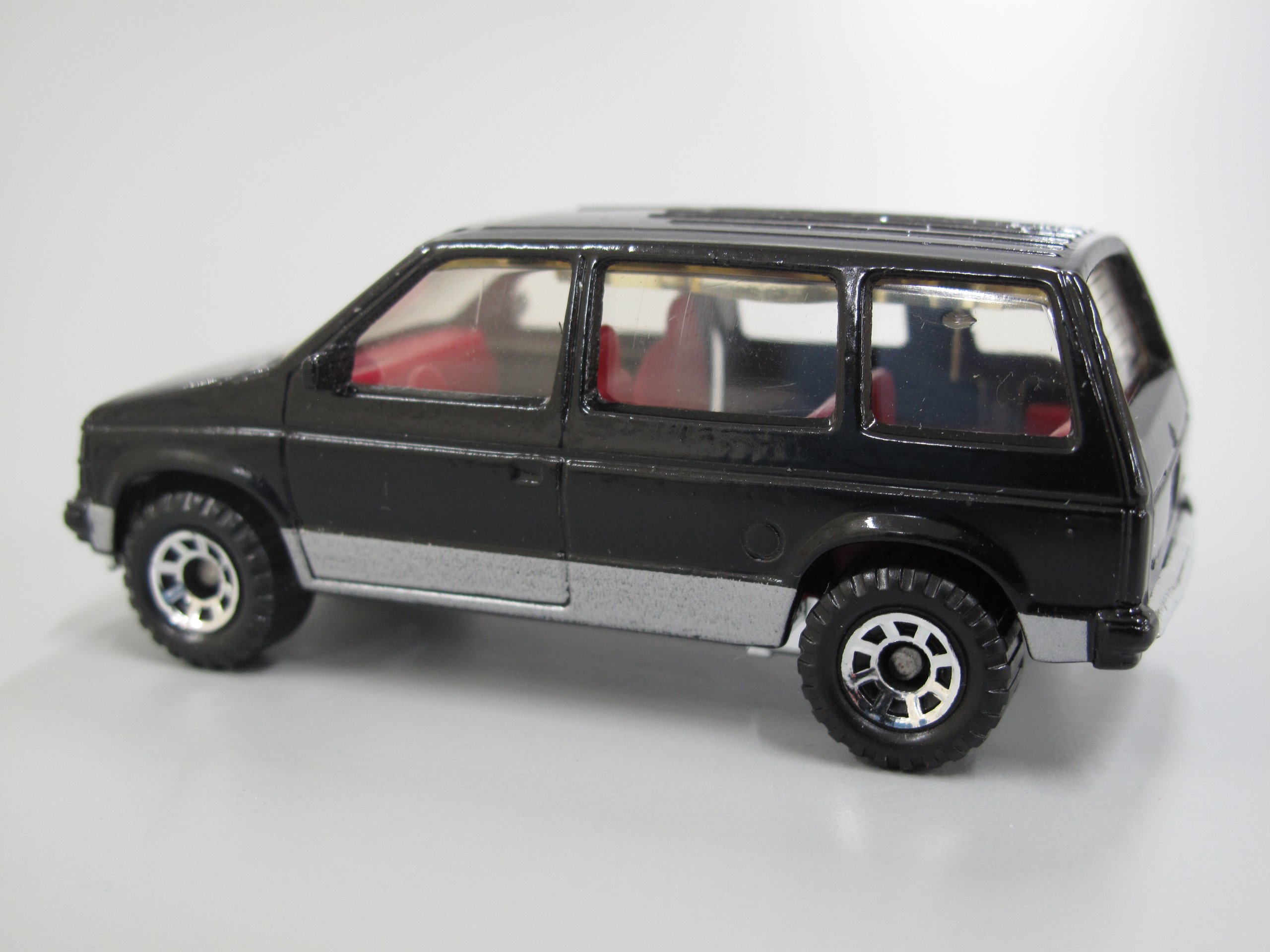 Matchbox car '1984 Dodge Caravan'