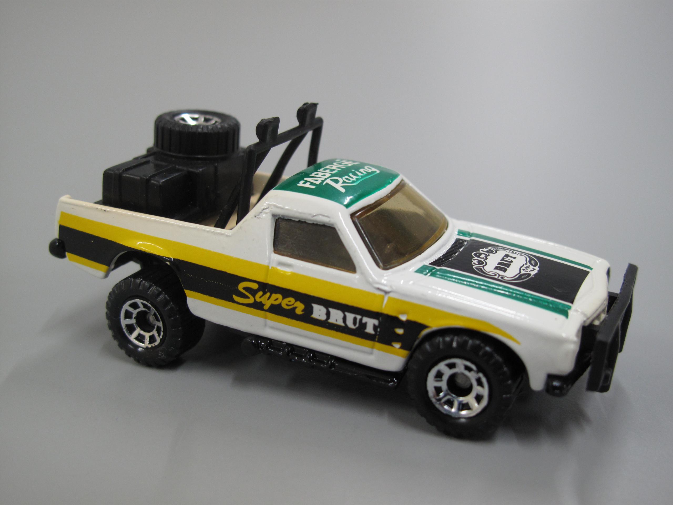 レア　MATCHBOX RUFF TREK 1977 Matchbox Ruff Trek 1977 Toy Car Case - YouTube