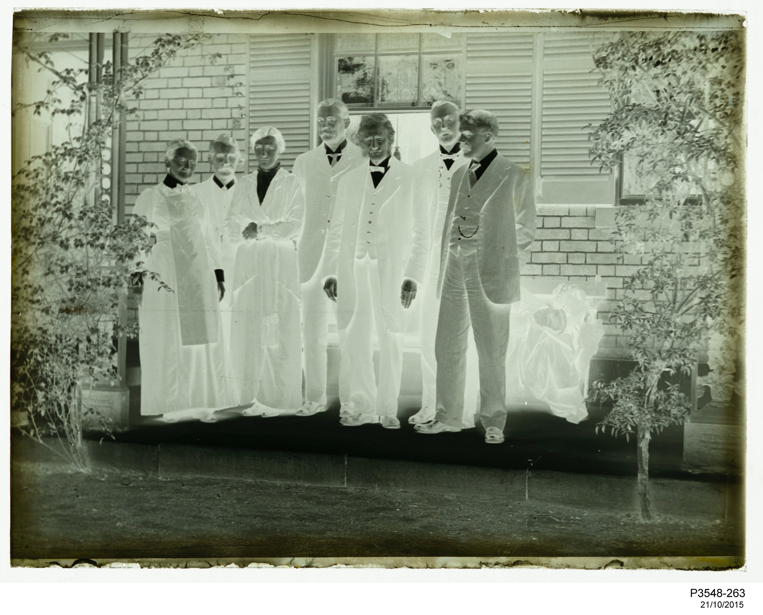 Glass plate negative of visiting astronomers and Sydney Observatory staff
