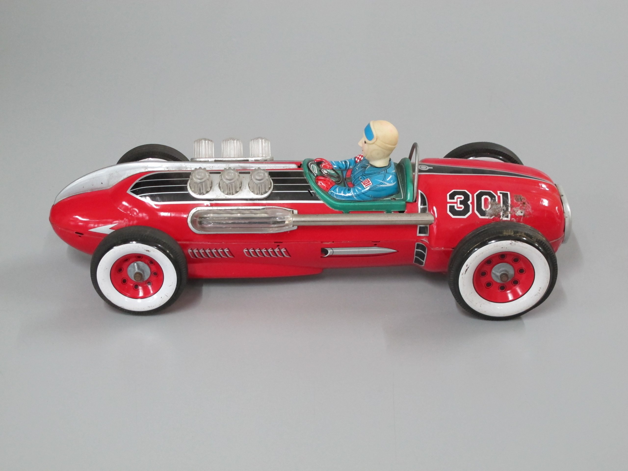 Toy racing car