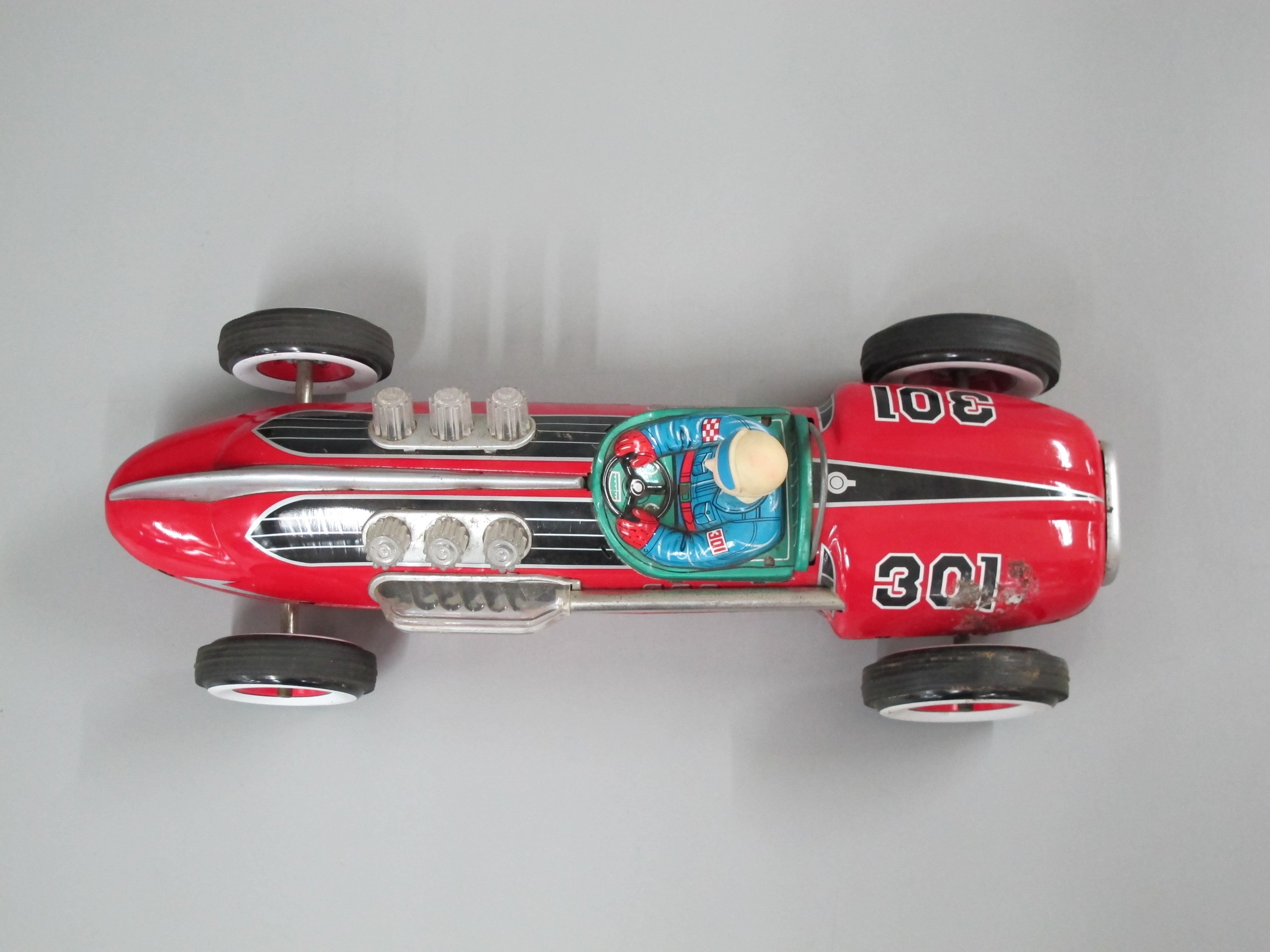 Toy racing car