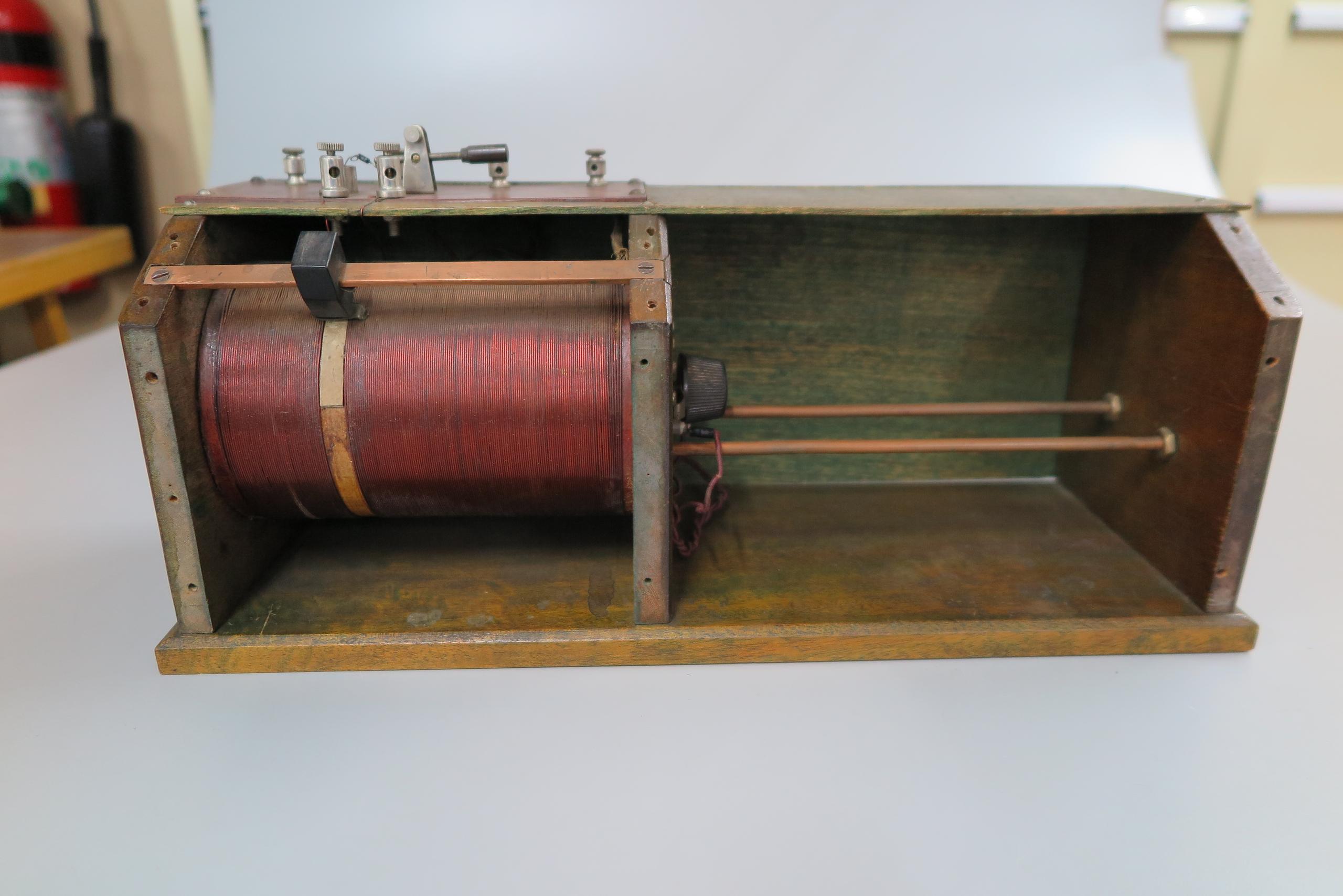 Powerhouse Collection - Crystal radio set made by Western