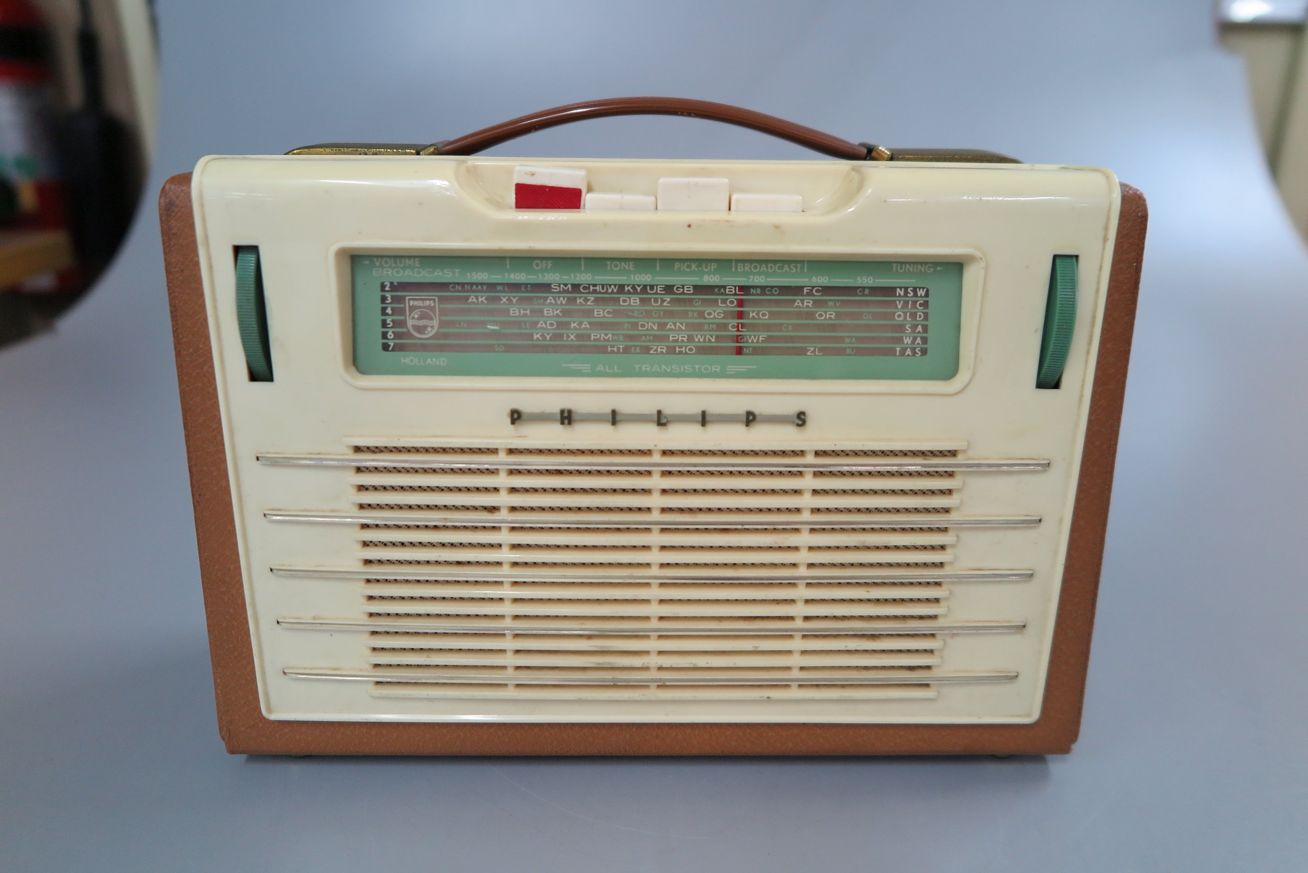 Powerhouse Collection - Portable transistor radio by Philips