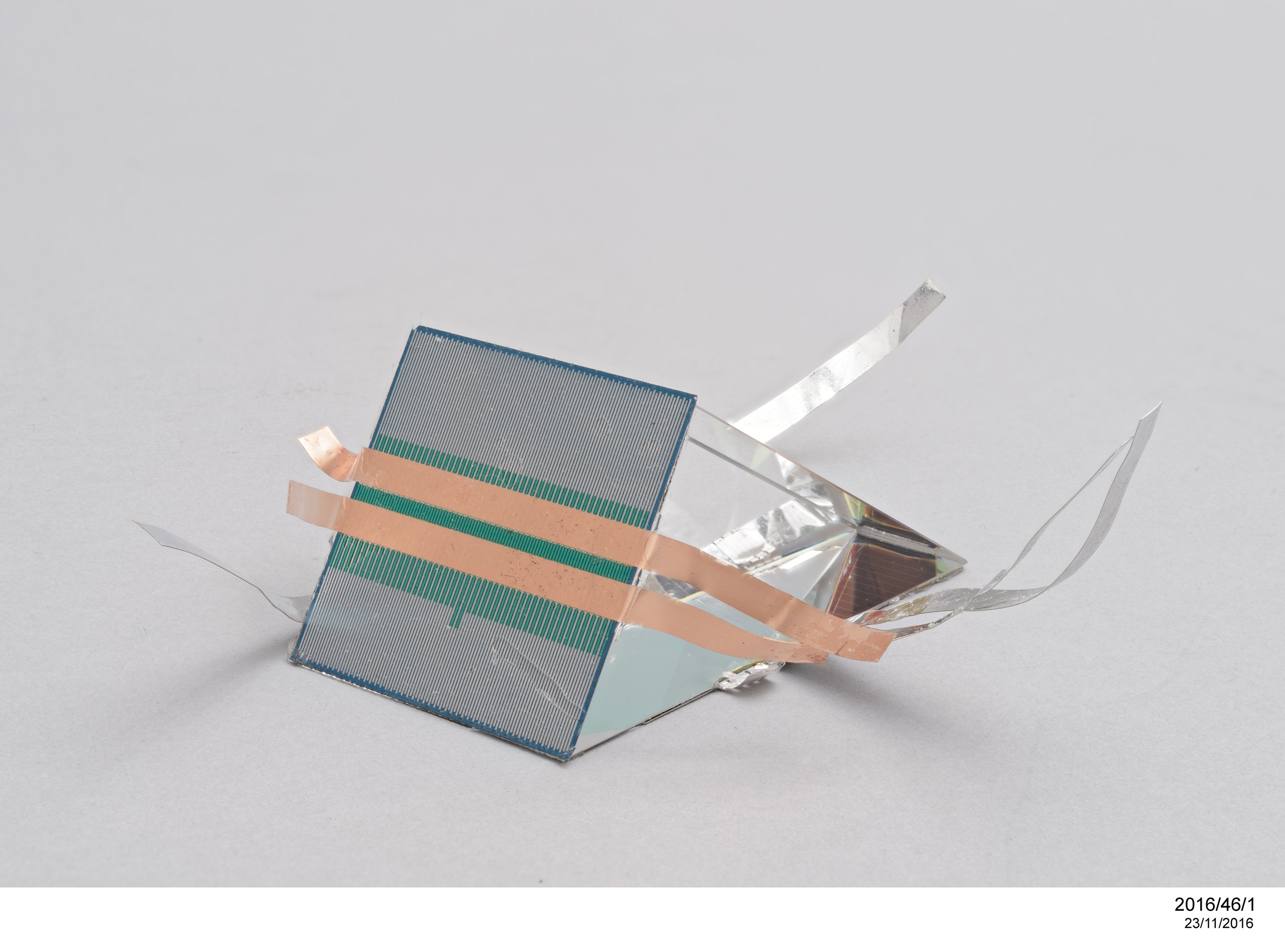 Spectrum Splitting Solar Cell Prototype