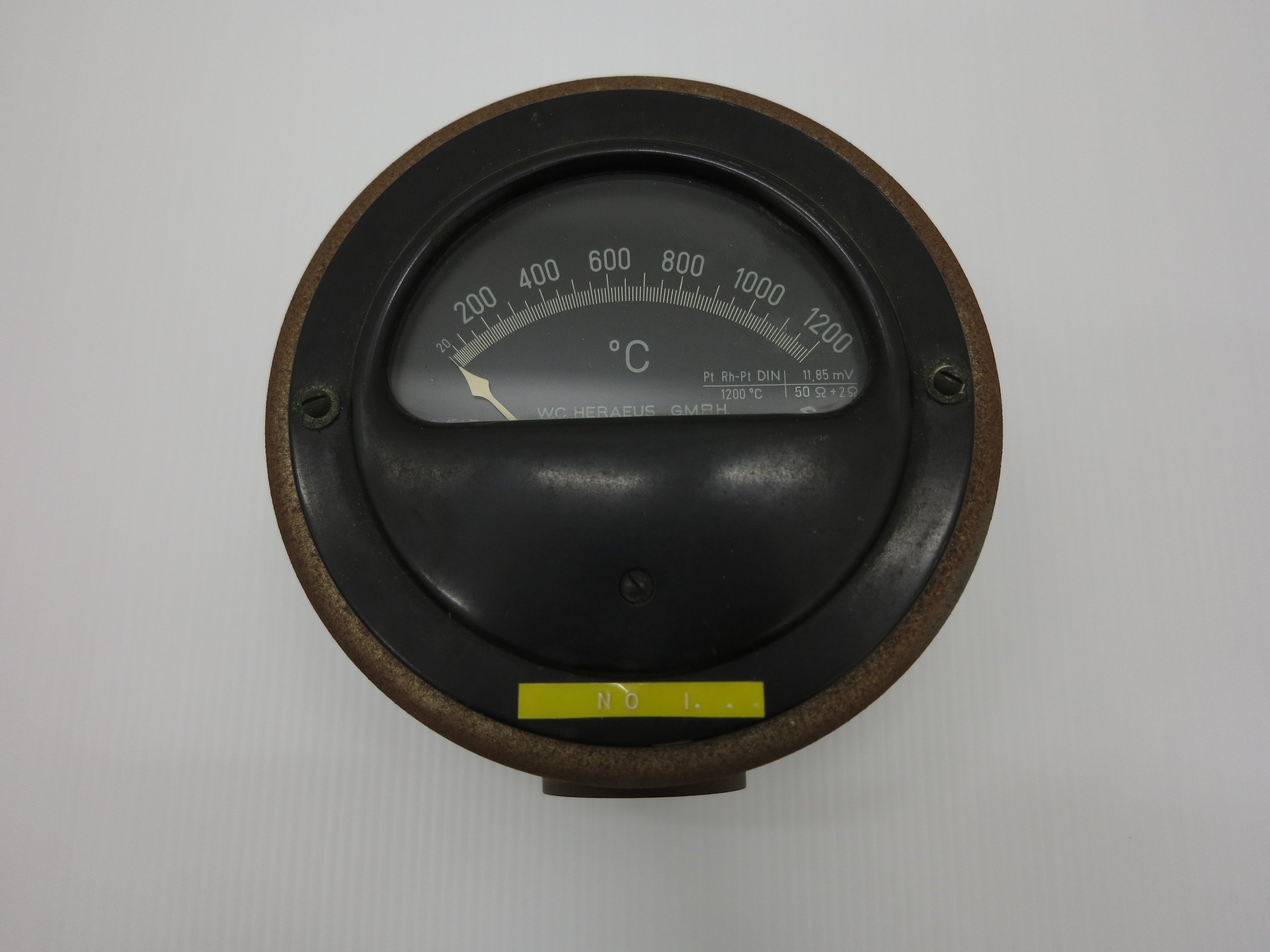 Temperature gauge for laboratory oven