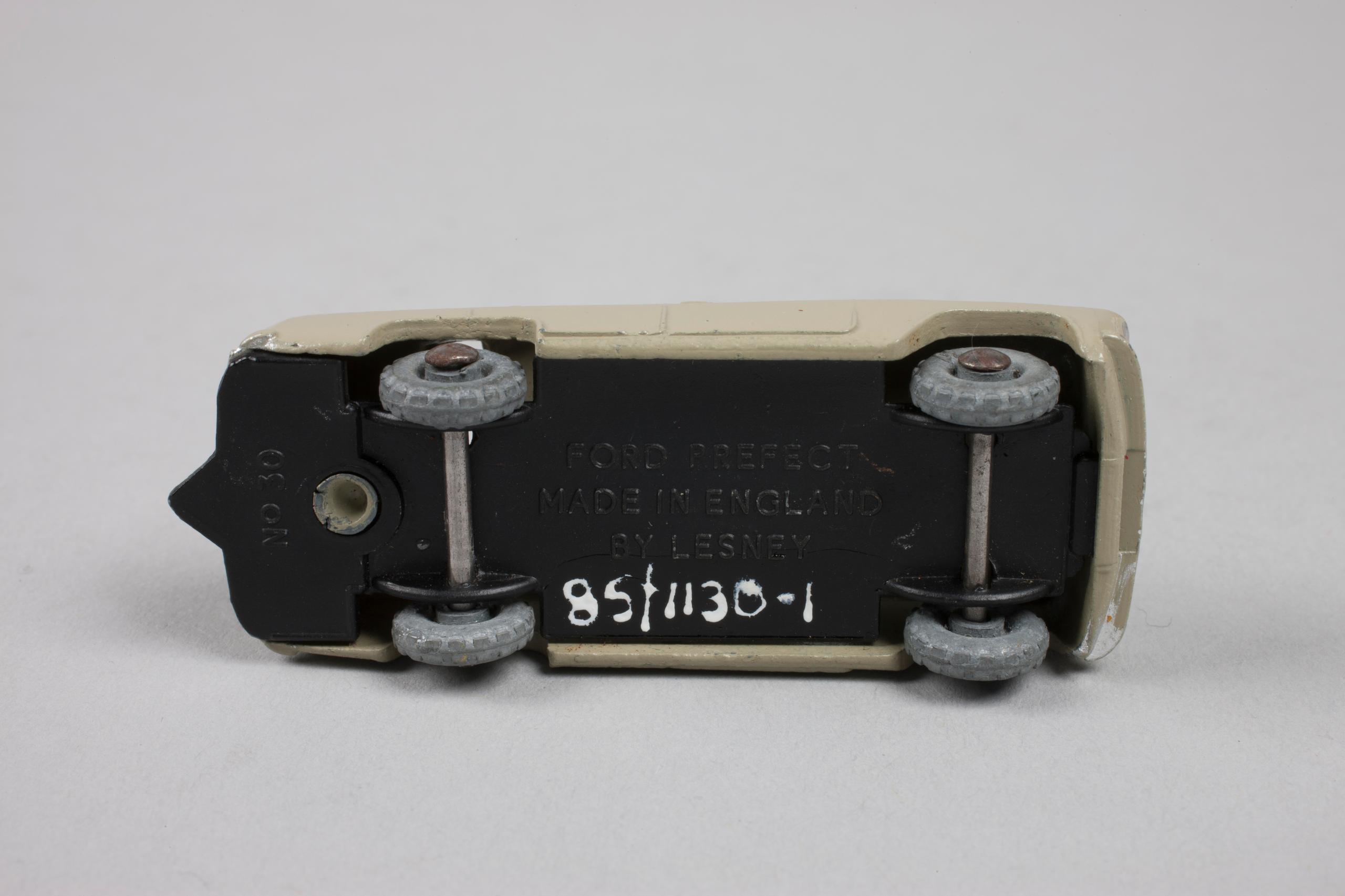 MATCHBOX 　No.30 FORD PREFECT MATCHBOX Restoration No.30a Ford Prefect 1956 - YouTube