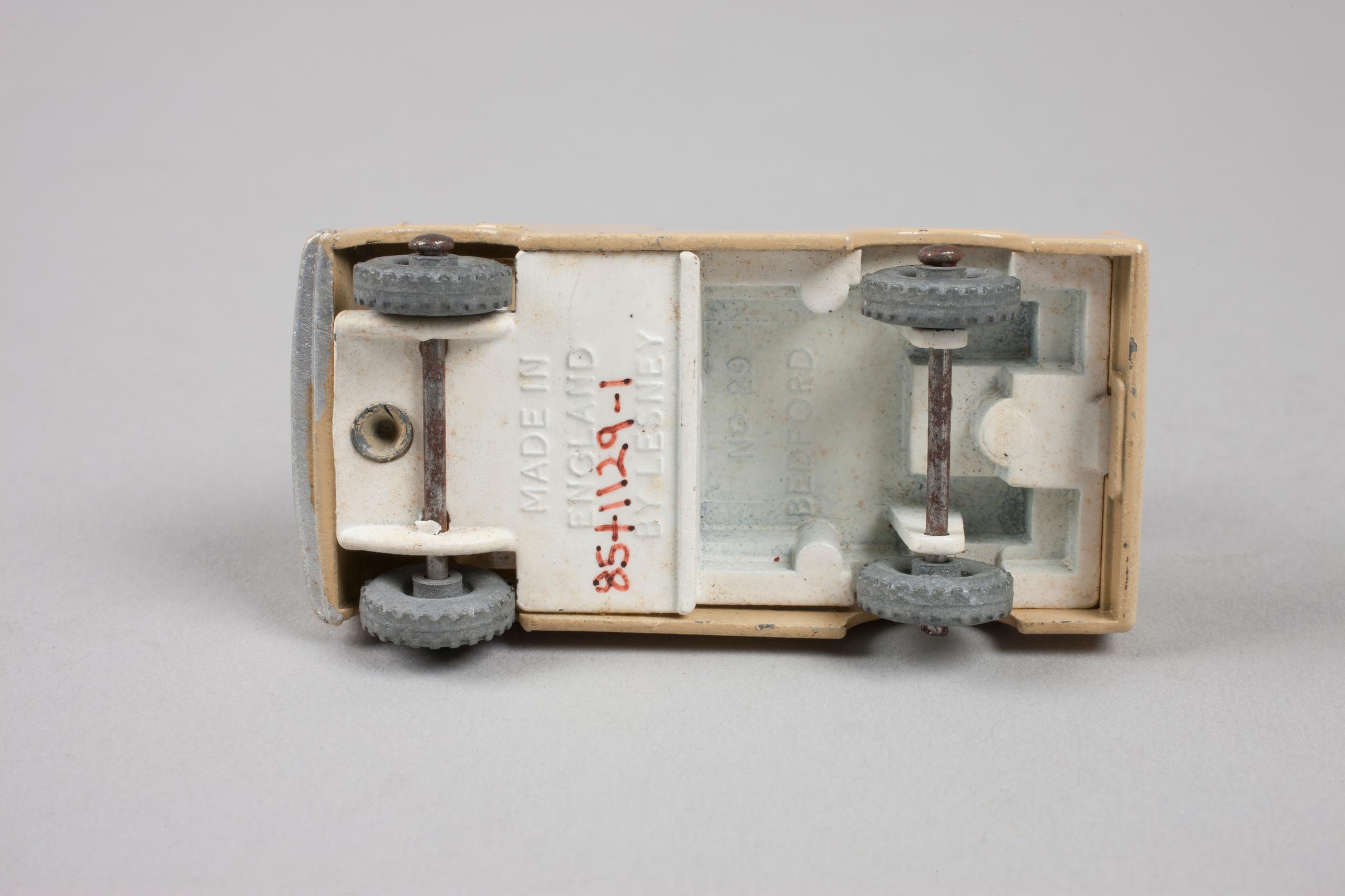 Powerhouse Collection - Toy Matchbox No.29 Bedford milk truck