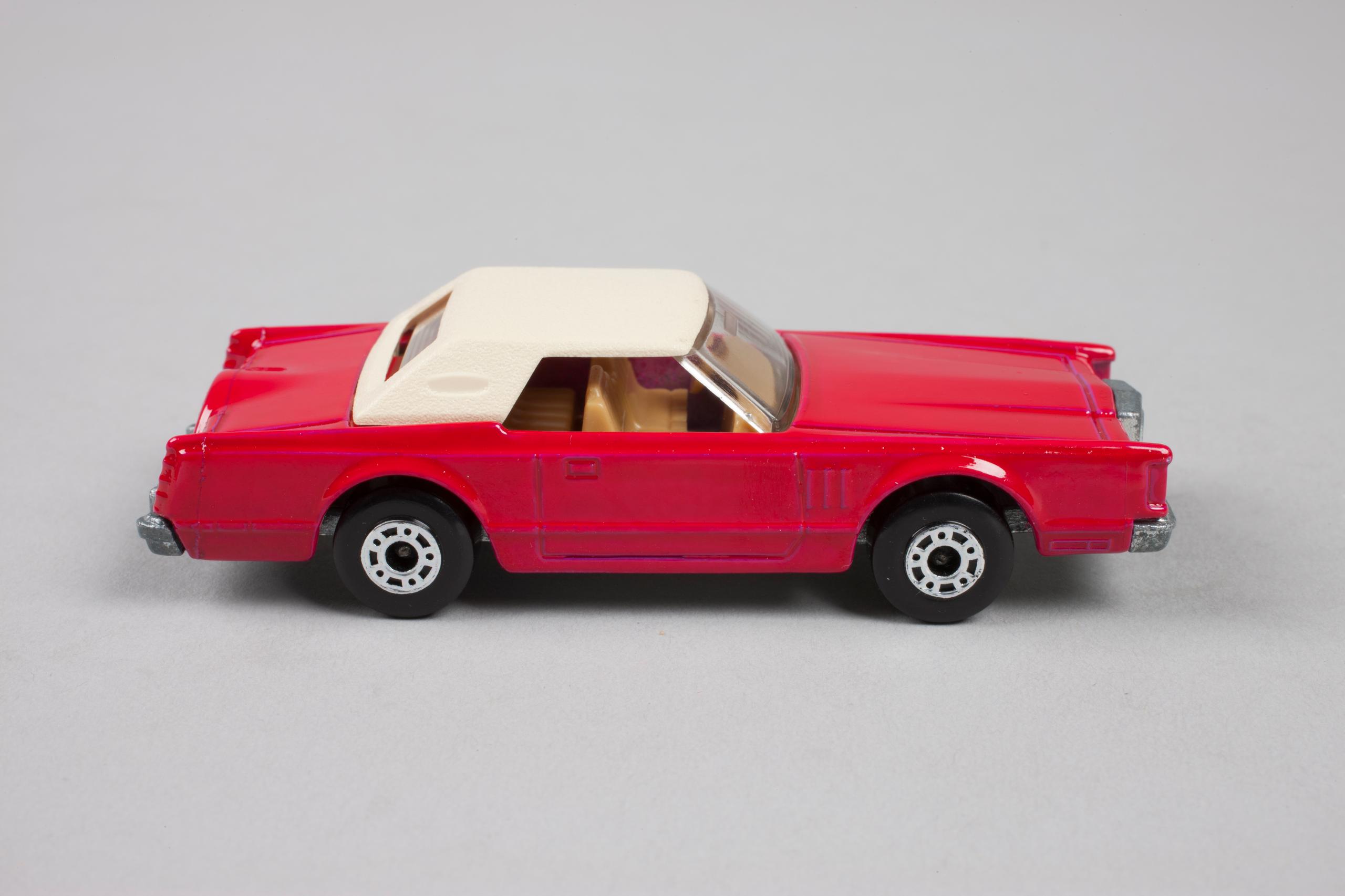 Powerhouse Collection - Matchbox car 'Lincoln Continental'