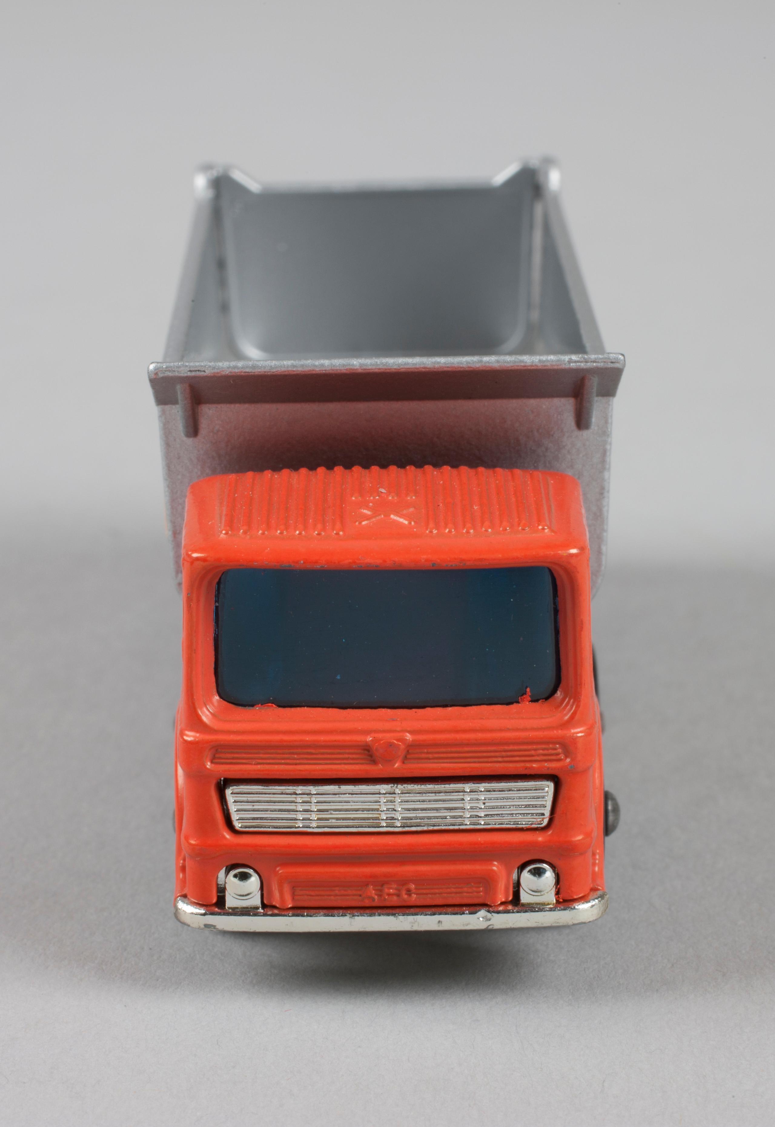 Powerhouse Collection - Toy Matchbox No 51 Tipper 8 wheel