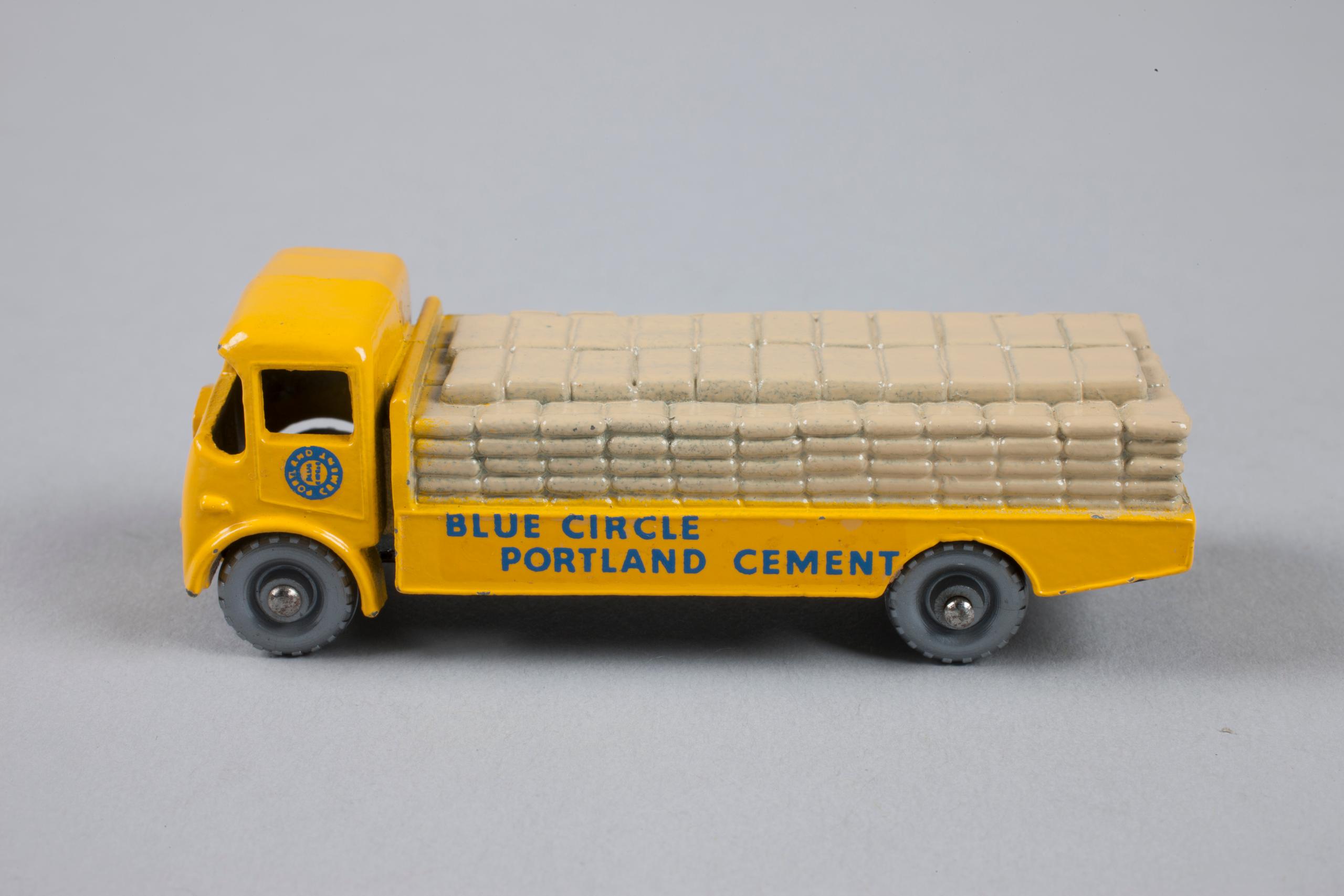 MATCHBOX No.51 Albion Chieftain。 sddefault.jpg